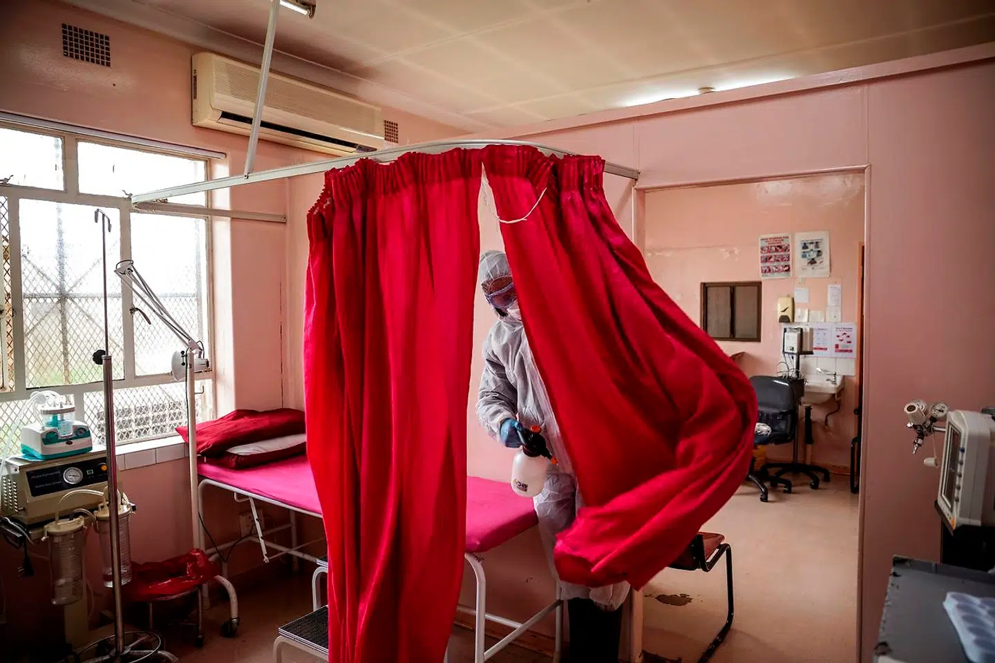 Sydafrika er med afstand det land i Afrika, som har testet mest. Men heller ikke her, har myndighederne set tegn på en virus ude af kontrol.