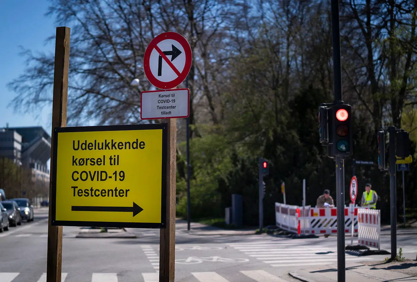 Yderligere ni coronasmittede er døde i Danmark, så 452 nu er døde med coronavirus, oplyser Statens Serum Institut. 255 er indlagt. 62 er på intensiv.