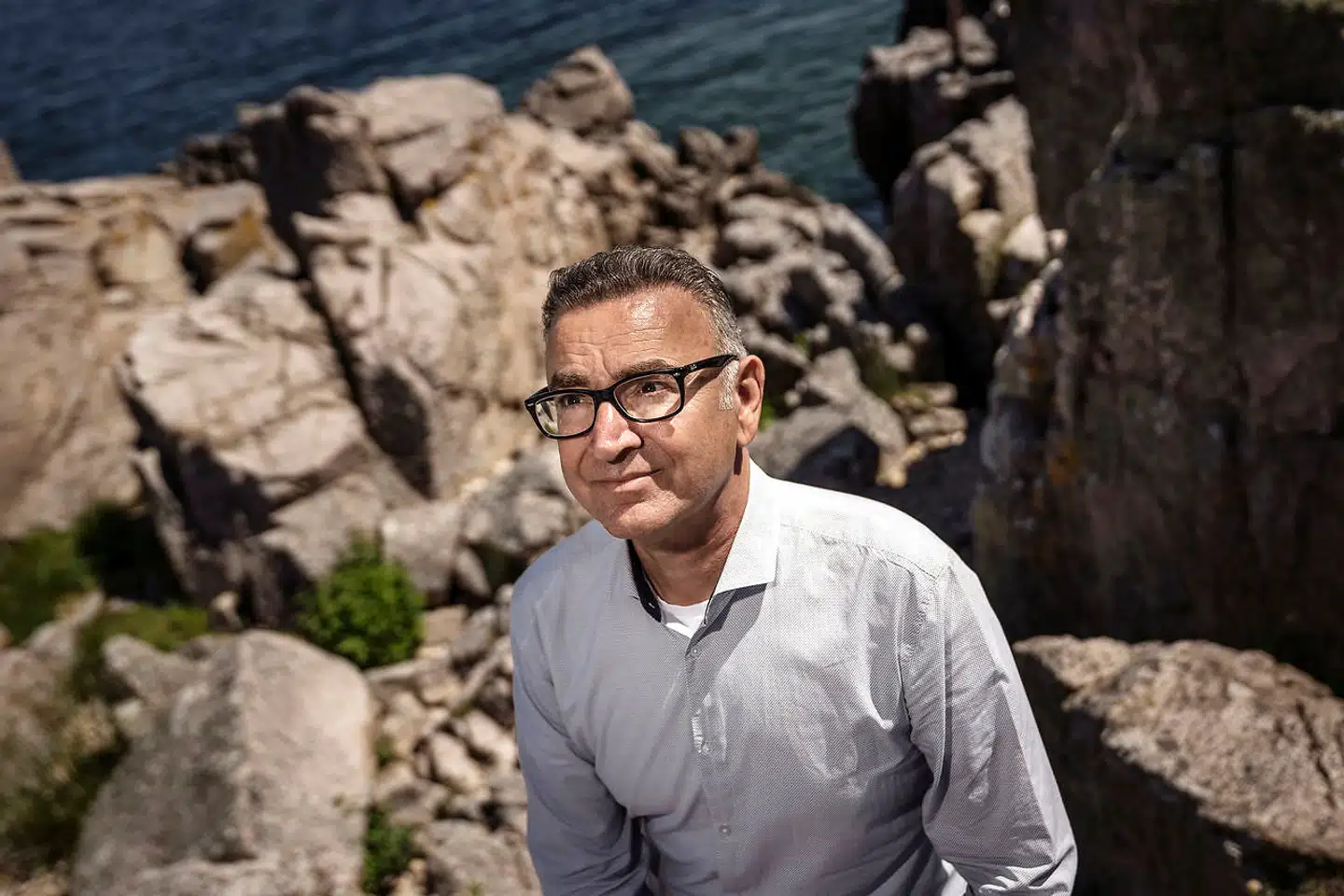 Rigmanden, Djaffar Shalchi, er stifter af organisationen Human Act, der kæmper for en mere fredelig og retfærdig verden. Hvert år vil organisationen give 100.000 dollars til en person som har gjort en særlig indsats for menneskeheden.