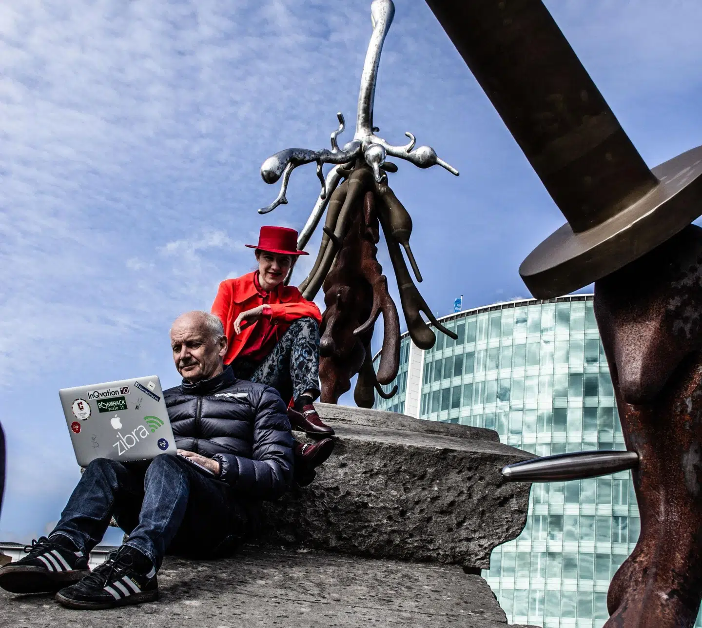 »Vi vil gerne provokere ved at bruge kunstig intelligens til at vise, hvad der kan ske, når algoritmer begynder at have følelser,« forklarer Niels Zibrandtsen, serieiværksætter og investor, om det nye initiativ MindFuture, som han sammen med kunstneren Cecilie Waagner Falkenstrøm står bag.