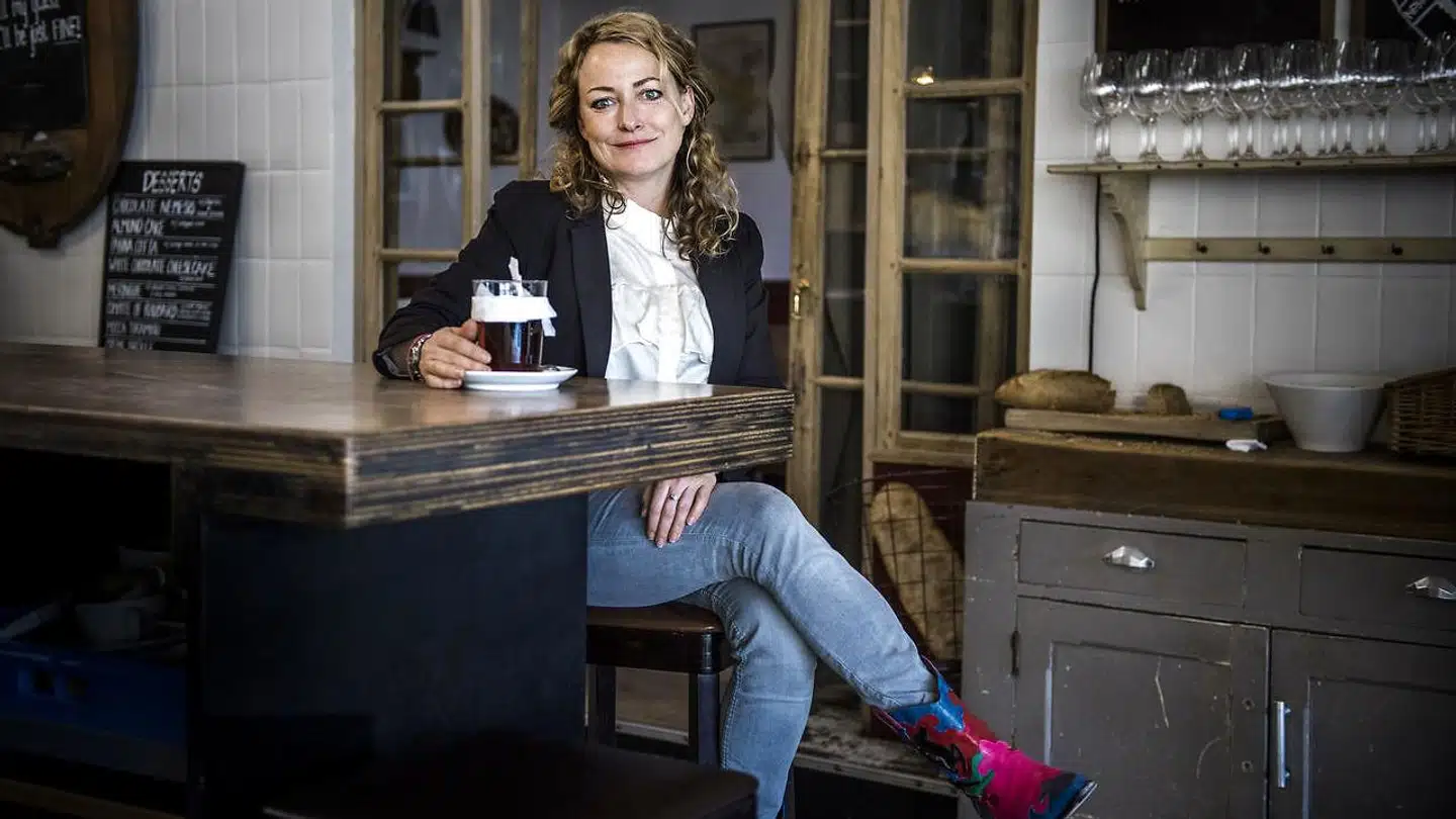 »Men som med så meget andet, så duer det ikke at hade. Man må ryste det af sig. Eller få hjælp til det. Og som om min datter havde luret min afsky, kom hun forleden og viste mig en gave ...«