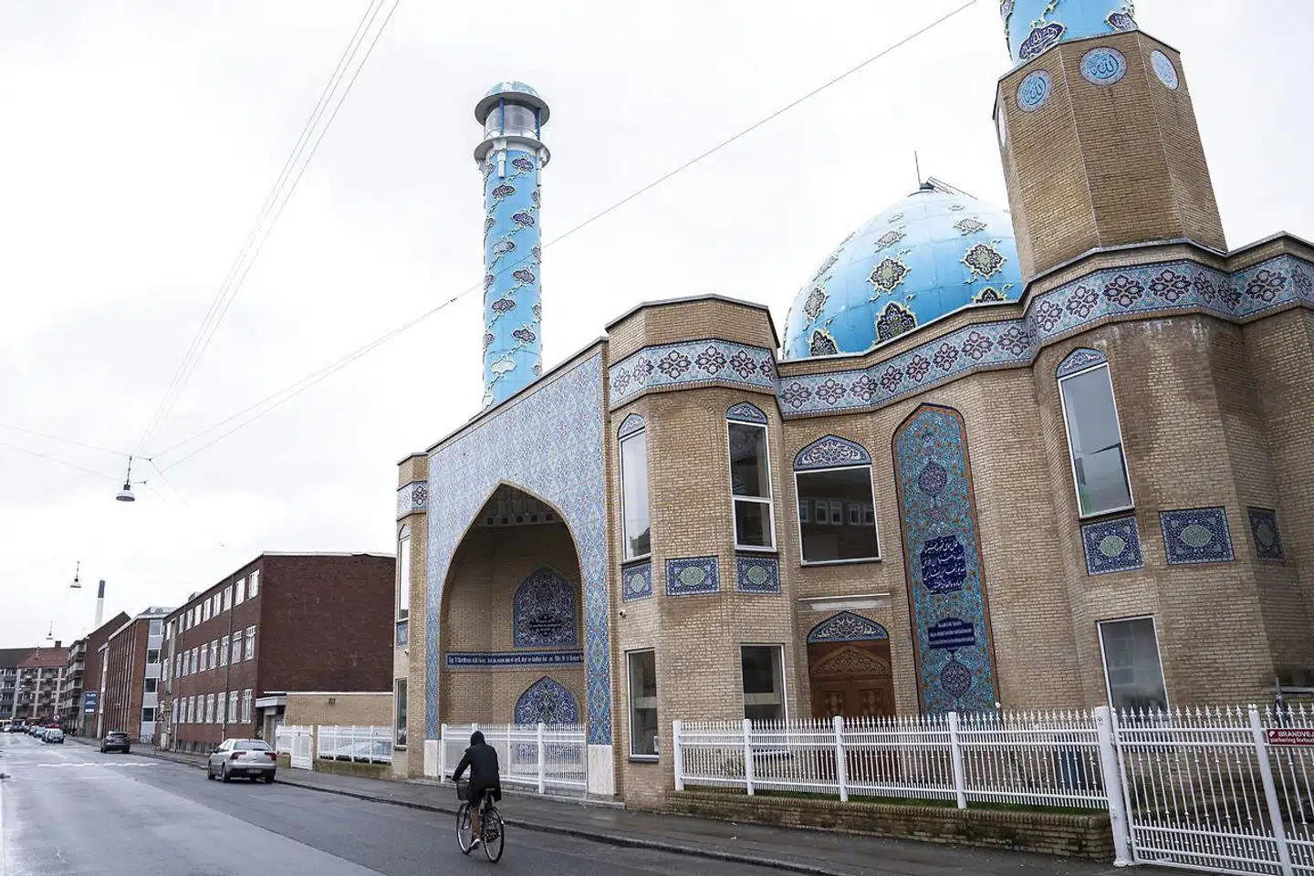 »Kristendommen har forrang i Danmark. Og her er det kirkerne, der ringer til bøn. Sådan har det altid været. Og sådan skal det fortsat være. Selvfølgelig skal der ikke kunne indkaldes til bøn fra moskeerne,« skriver Pia Kjærsgaard. På biledet ses Imam Ali Moskeen på Vibevej i København.