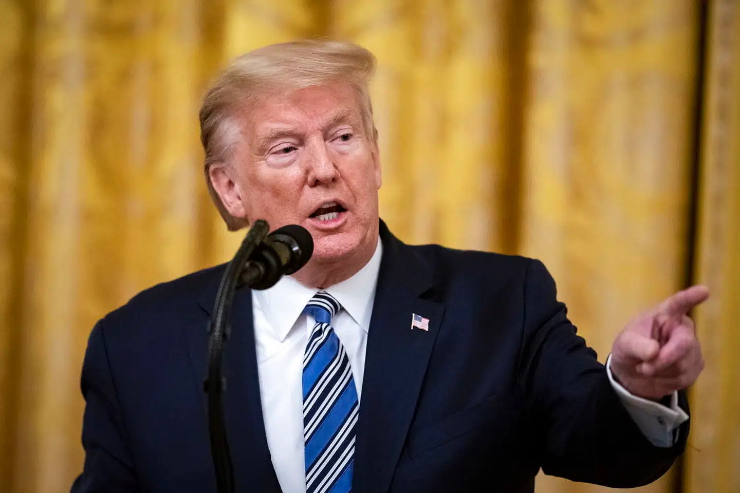 Den amerikanske økonomi styrtbløder. Men allerede inden året er omme, tror præsident Trump på, at økonomien kan komme sig. Og næste år vil den være »storartet«, siger han.