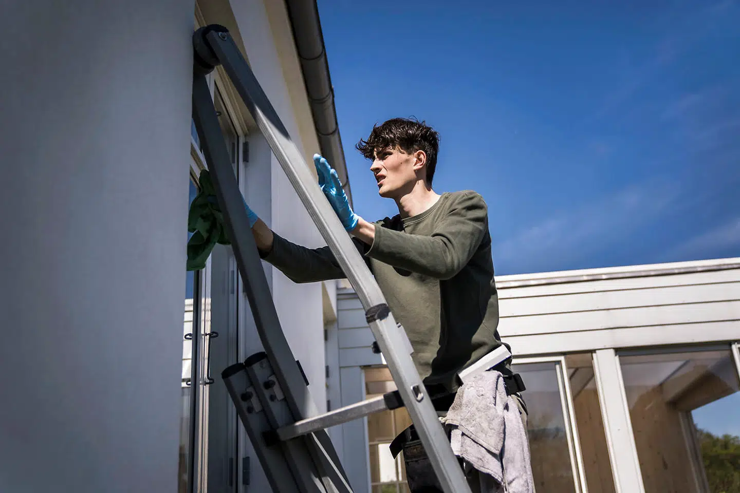 Mattias Baldi har for få måneder siden oprettet sin egen forretning, Den Cyklende Vinduespudser. Der var gang i forretningen, indtil coronakrisen ramte, men nu har Mattias Baldi taget nye metoder i brug.