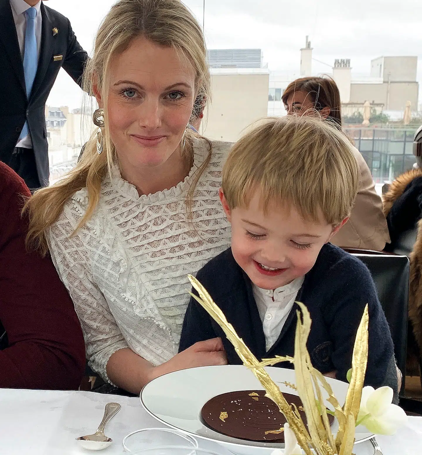 Tine Wicker er ikke ked af at være i Frankrig, hvor hun og hendes familie har godt med plads og bor behageligt. Men usikkerheden om, hvornår hun kan få sin familie at se igen, har alligevel naget hende. Hun og hendes mand har tidligere boet i London i ti år, og flyttede derfra, fordi de blandt andet frygtede, at udsigten til Brexit kunne gøre det mere besværligt for dem at se deres familie i EU på regelmæssig basis.