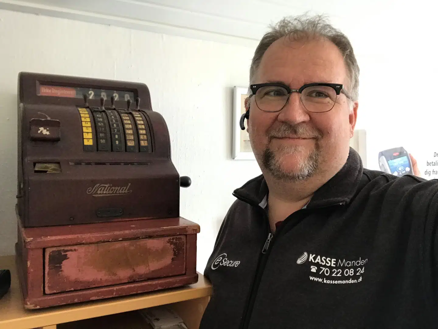 Jacob Døssing er adm. direktør i Kassemanden. 5. april søgte han om kompensation for tabt omsætning, men han har endnu ikke modtaget pengene.