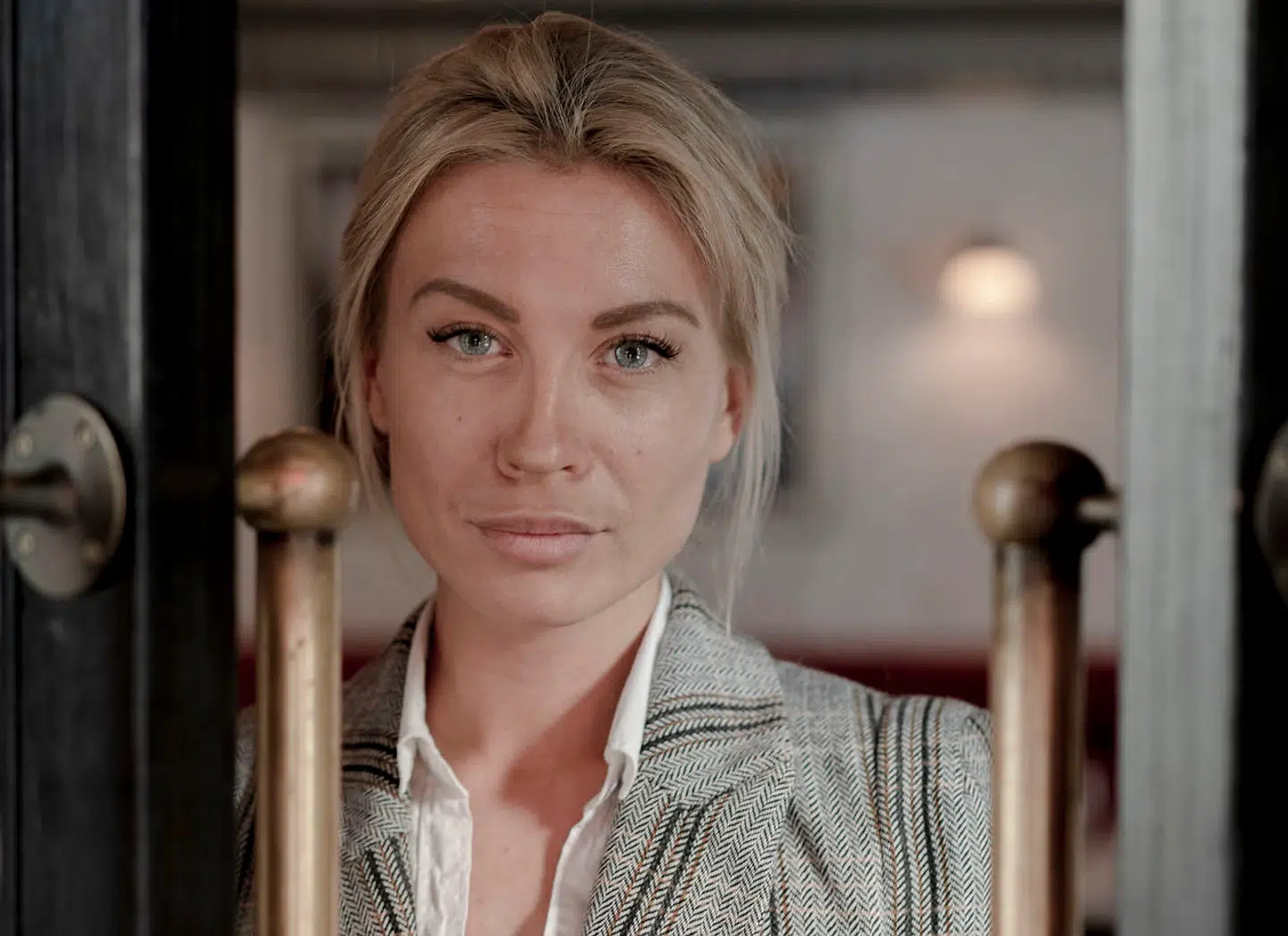 Katherine Diez, der skriver klummer for Berlingske, er ved at vænne sig til de nye tider. Især et trick har hjulpet: »Jeg køber hele tiden blomster. Jo smukkere omgivelser, jo mere fortvivlelse kan sjælen modstå.«