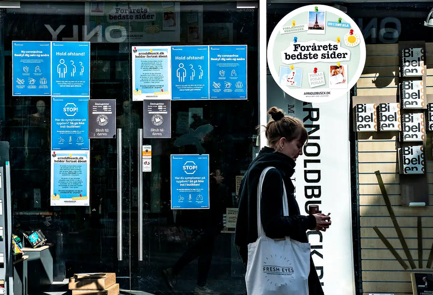 Boghandlerkæden Arnold Busck er gået konkurs. Det er den midlertidge lukning som følge af coronakrisen og en mislykket IT-investering, der har undermineret den 124 år gamle virksomheds økonomi.