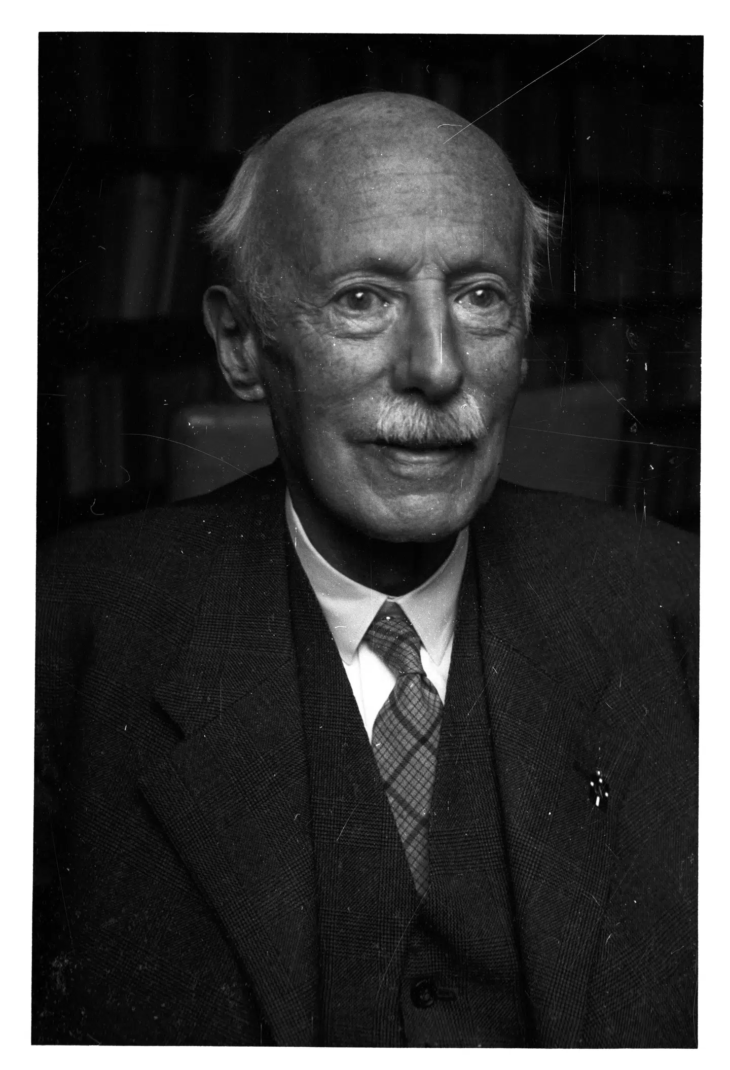 Her er han. Arnold Andreas Bull Ahrensen Busck, der grundlagde og lagde navn til kæden Arnold Busck, som åbnede den første forretning i Pilestræde i København i 1896. Nu er kæden gået konkurs.