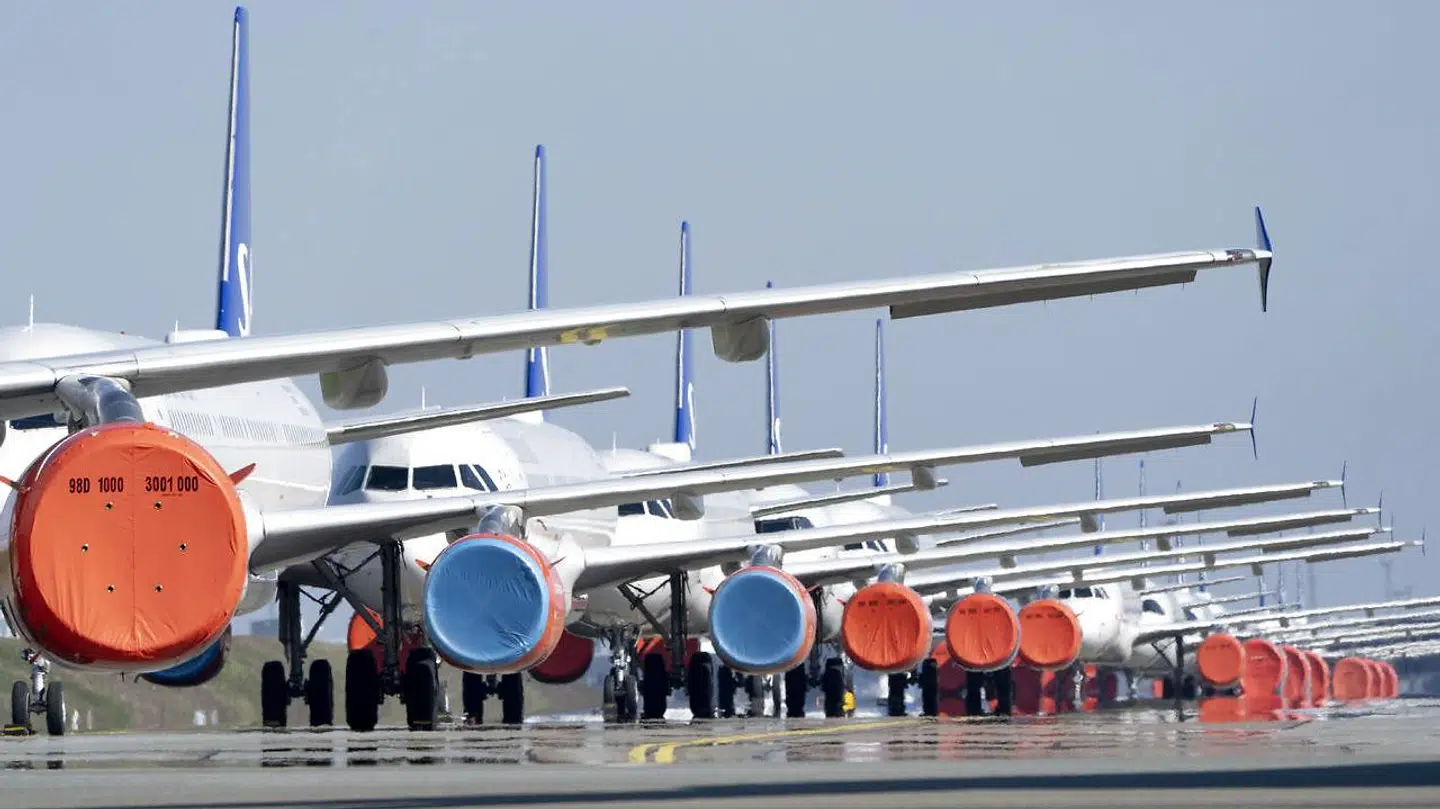I ugevis har en stor del af SAS' flyflåde været parkeret på den ene af banerne i Københavns Lufthavn. I alt holder omkring 100 fly langtidsparkeret forskellige steder i lufthavnen.