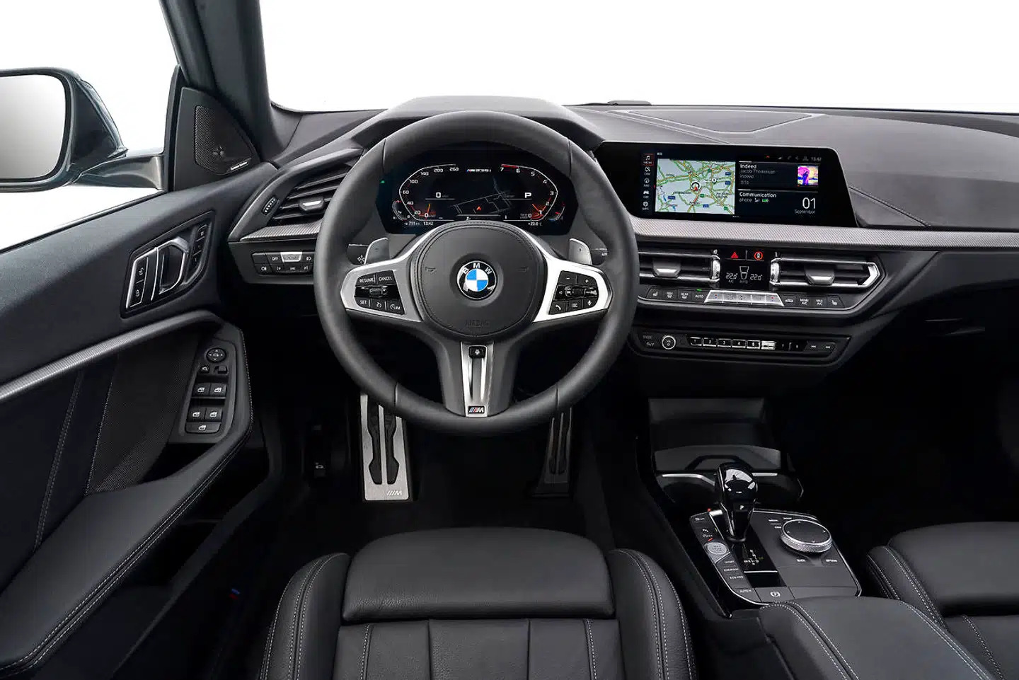 Kabinen er som i BMW 1-serie og er en af de mest velfungerende og digitale i kompaktklassen.