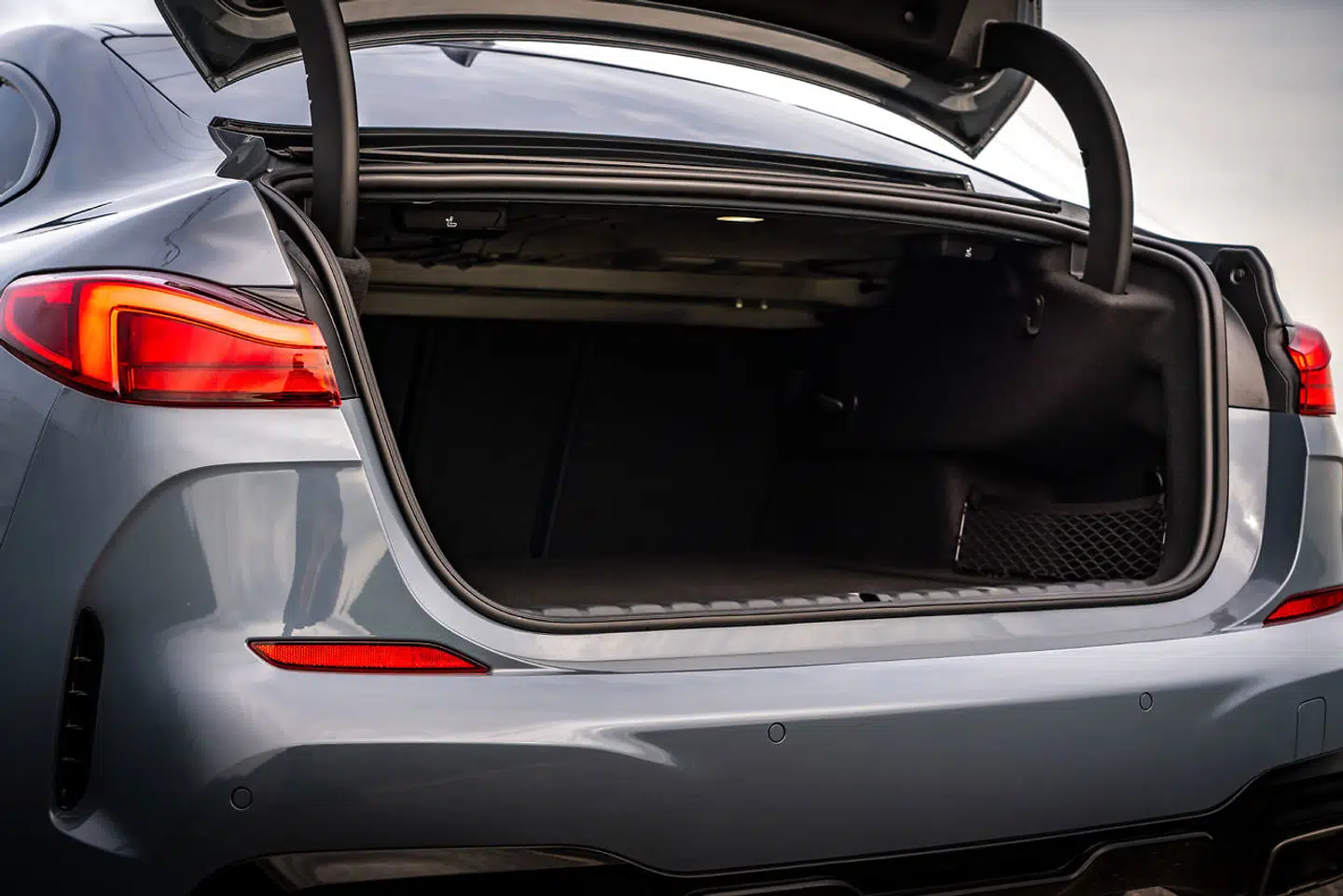 Bagagerummet er på 430 liter, hvilket er flot. Adgangsforholdende er dog mindre imponerende.