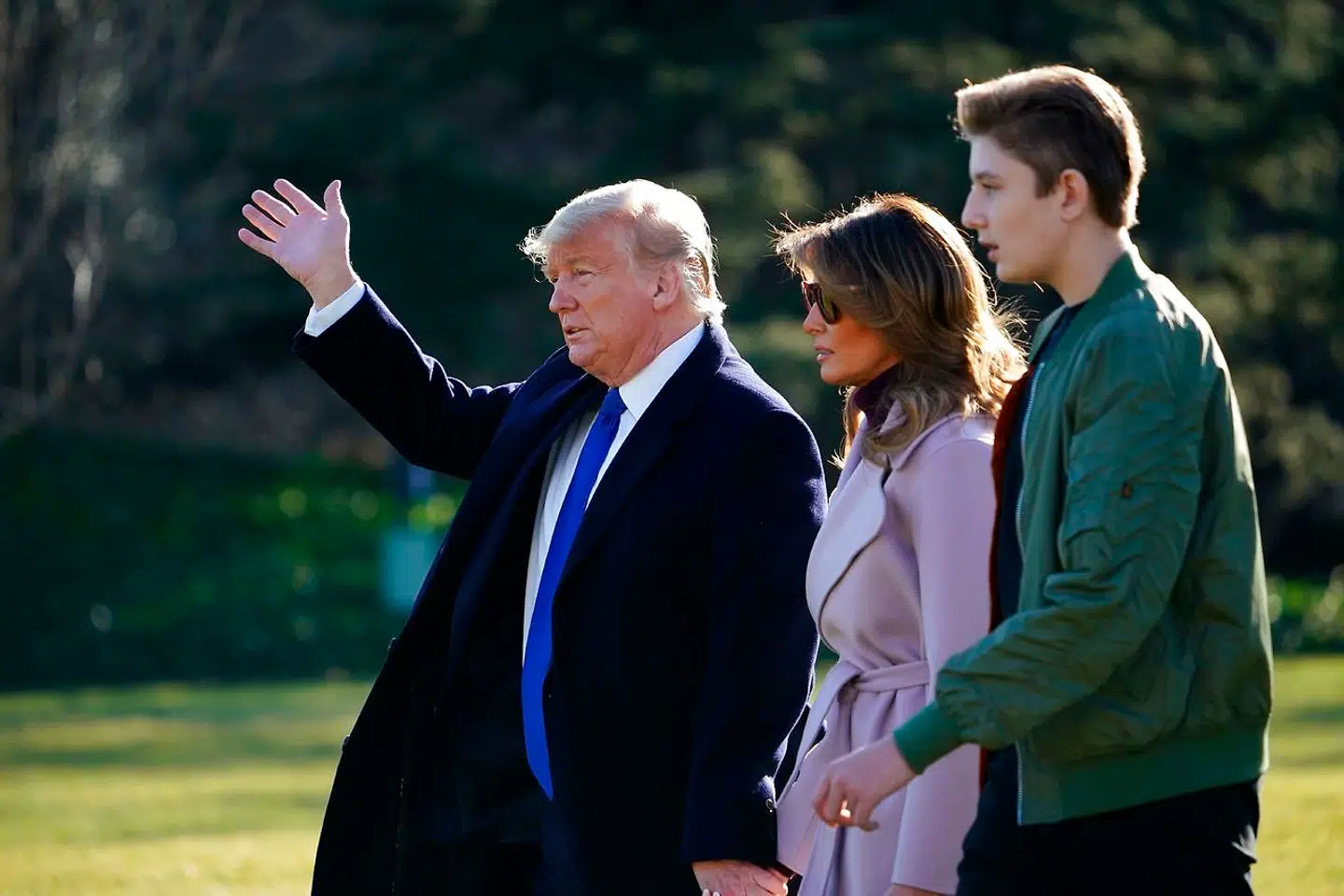 Melania Trump sammen med præsident Trump og parrets fælles søn, Barron, der er 14 år.