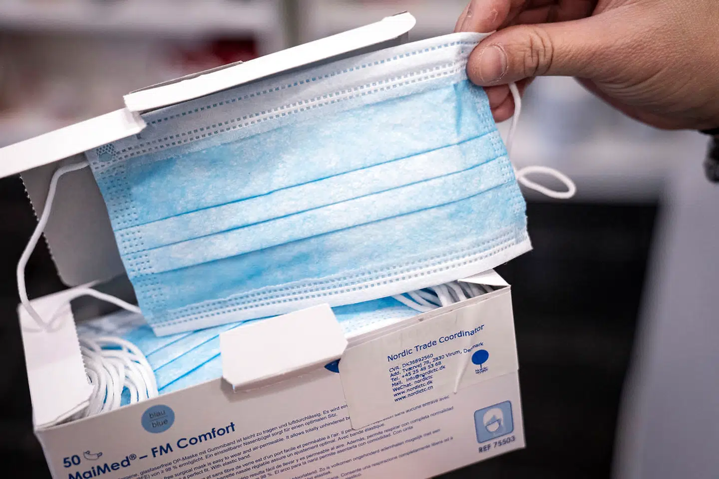 Lørdag har i alt 346 borgere mistet livet i Danmark, mens de var smittet med coronavirus. Antallet af hospitalsindlagte covid-19-patienter bliver fortsat ved med at falde, og det gælder også på de intensive afdelinger.