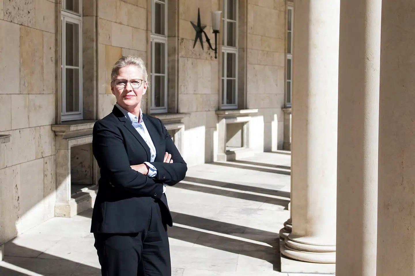 Politidirektør Anne Tønnes har en klar opfordring til københavnerne: Hold afstand til hinanden, selv om solen skinner, og prøv at finde et andet sted, end I plejer, til at nyde det gode vejr.