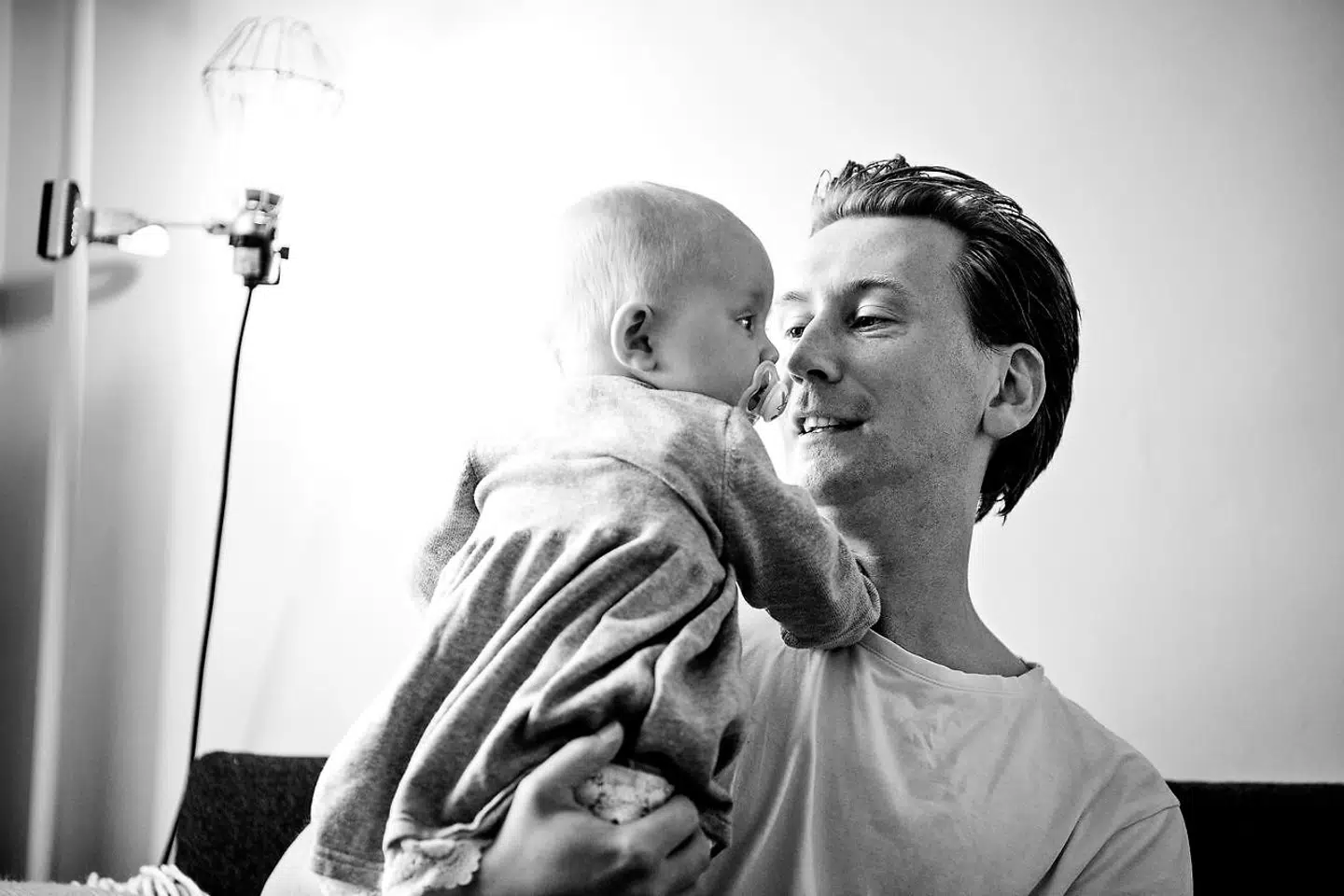 Tobias Steen Sejersen skal nu på barsel med datteren Ava på ni måneder.