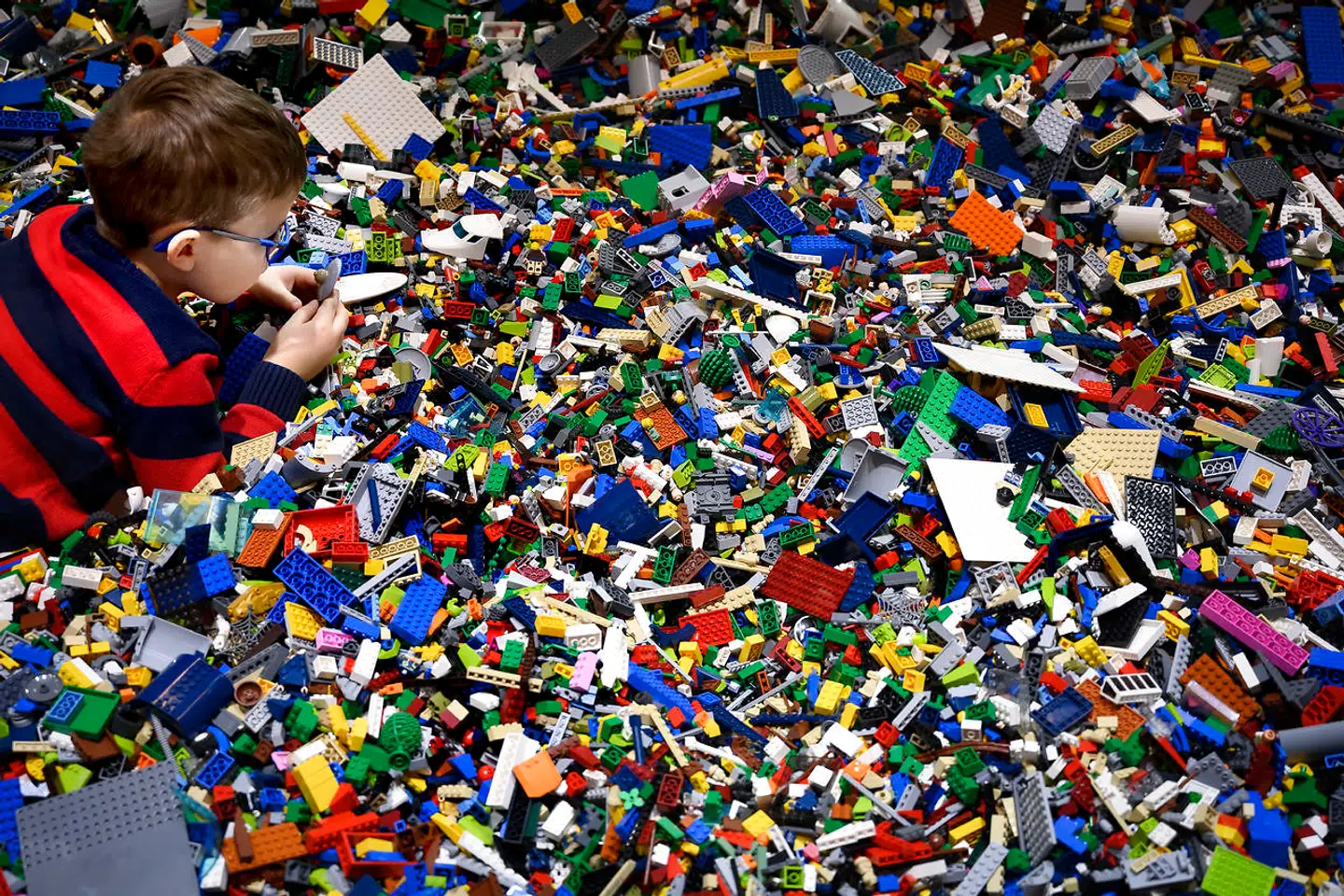 Nogle af Danmark rigeste familier, herunder Kirk Kapital, som i 2007 fik et milliardbeløb ved spaltningen af Lego, kaster sig ikke over nye investeringer under coronakrisen. Billedet er fra »Lego World« i Bella Center i 2019.