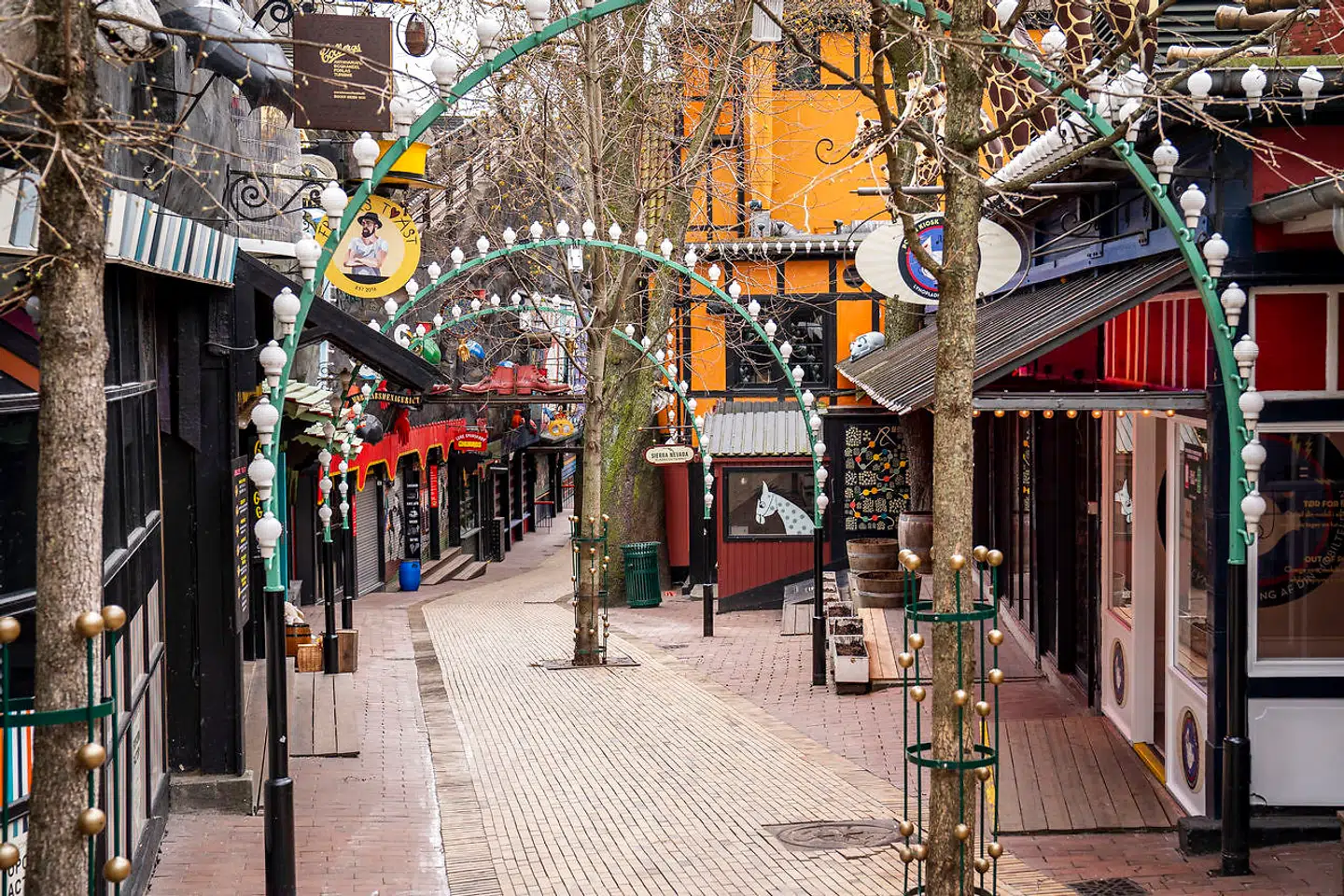 »Vi åbner 11. maj under den forudsætning, at det forsamlingsforbud mod forsamlinger på over ti personer, som gælder til 10. maj, ikke bliver forlænget eller reguleret på en måde, der forhindrer os i at åbne,« siger Lars Liebst, administrerende direktør i Tivoli til TV 2.