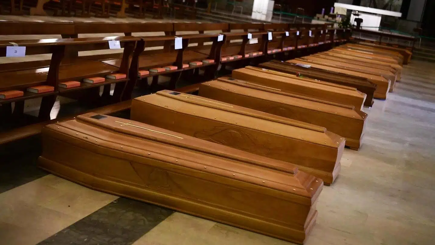 De dødsfald, der undgås, når lokalsamfundene lukkes, vil i stedet komme, når restriktionerne ophæves, påpeger WHO-rådgiver Johan Giesecke.