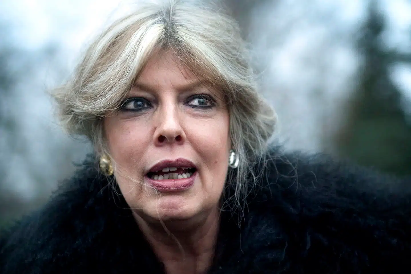 Suzanne Brøgger har sammen med tre andre forfattere trukket sig ud af Det Danske Akademi i protest over, hvordan litteraten Marianne Stidsen har deltaget i MeToo-debatten. »Det burde være en selvfølge for et forum som Det Danske Akademi, at dets medlemmer kan debattere frit om de emner, de vil,« skriver Pierre Collignon i denne leder.