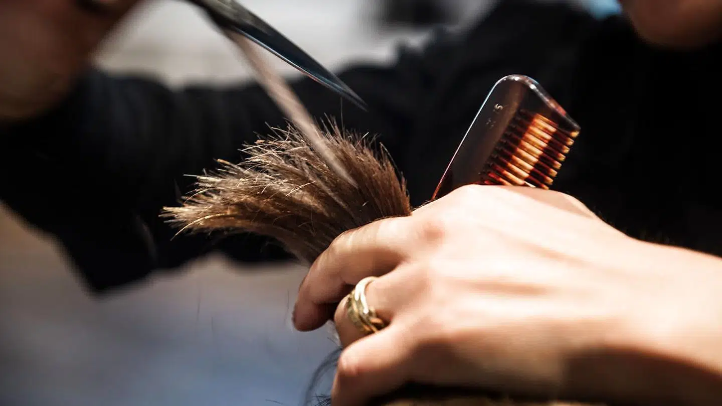 Jakob Brandt, der er vicedirektør i SMVdanmark, fortæller, at de små liberale erhverv – blandt andet frisører – har siddet på nåle under nedlukningen, der har varet godt en måned. Det har betydet en betydelig tabt omsætning for mange, så langt de fleste er klar til at åbne mandag.