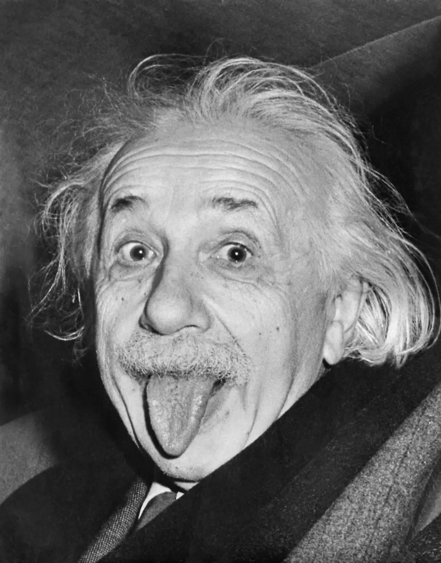 Foto fra 1951 af Albert Einstein. Han antog i mange år, at universet er på størrelse med Mælkevejen og altså ikke specielt uendeligt.