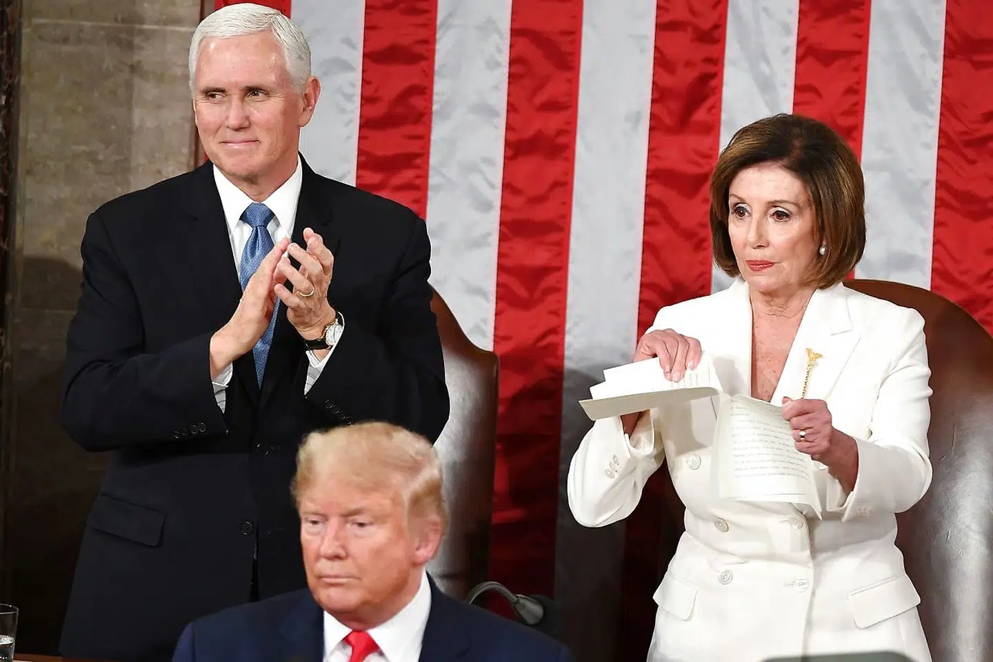 Nancy Pelosi rev demonstrativt sit kopi af Trumps tale midt over, efter at præsidenten i februar havde holdt sin årlige ´State of the Union´ tale. (Photo by MANDEL NGAN / AFP)