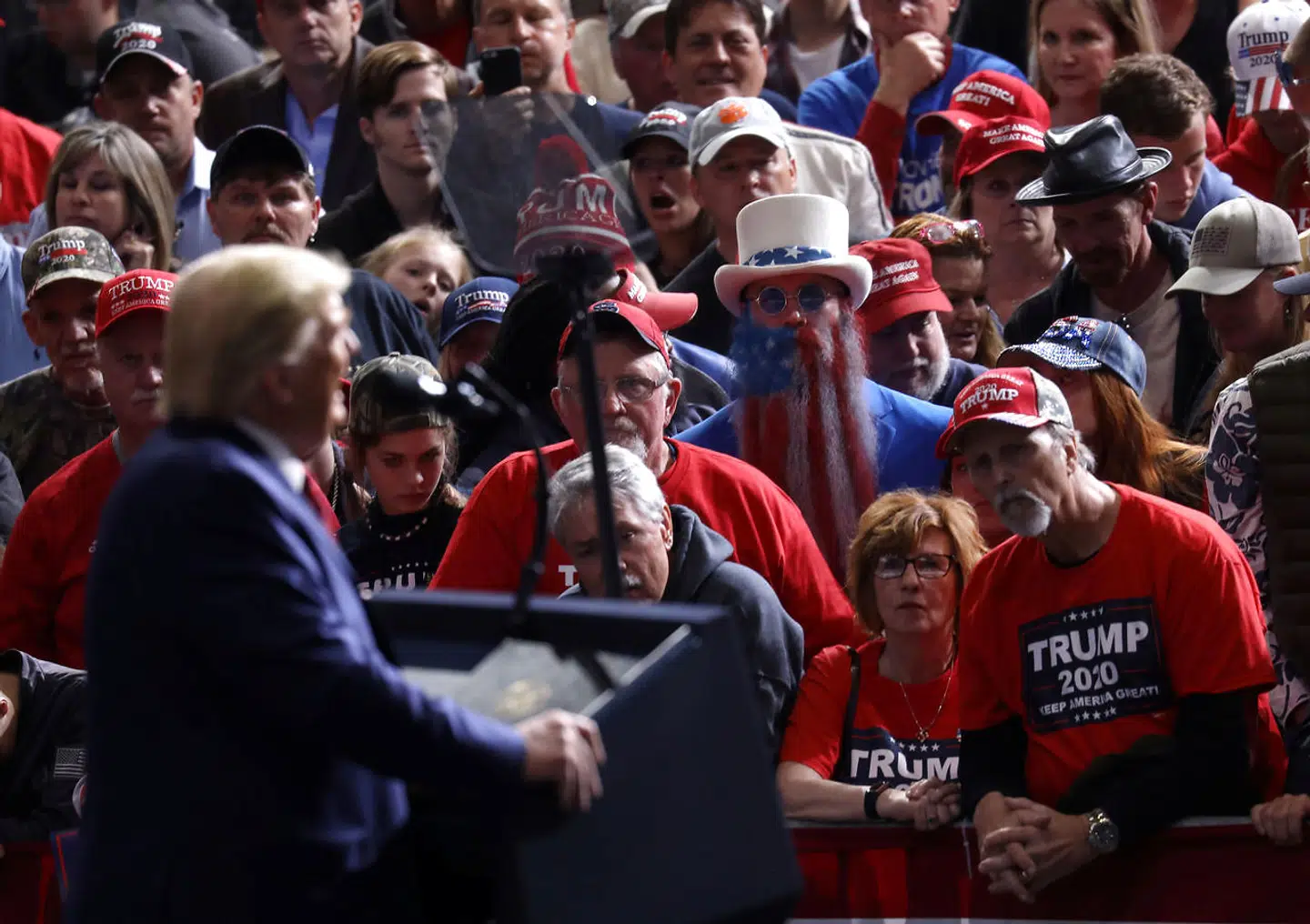 Demokraternes »nye fupnummer« kaldte præsident Donald Trump coronovirusset under et valgstævne i South Carolina den 28 februar. REUTERS/Leah Millis