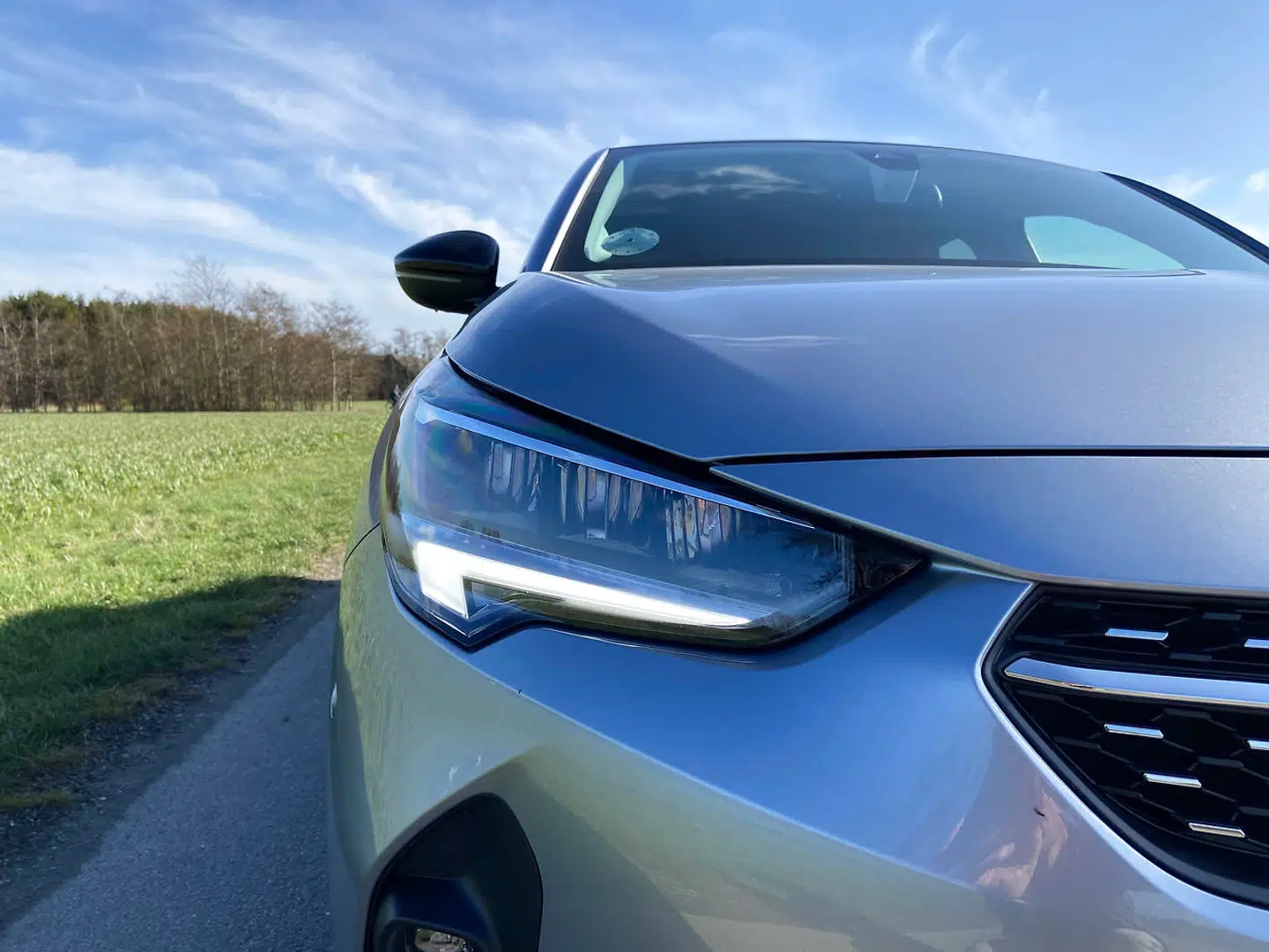 Lygte- og sædeteknologi har traditionelt været Opels hjemmebane. Corsa fås med LED-matrixlygter (ekstraudstyr), mens sæderne ikke er så forrygende som i Astra og Insignia.