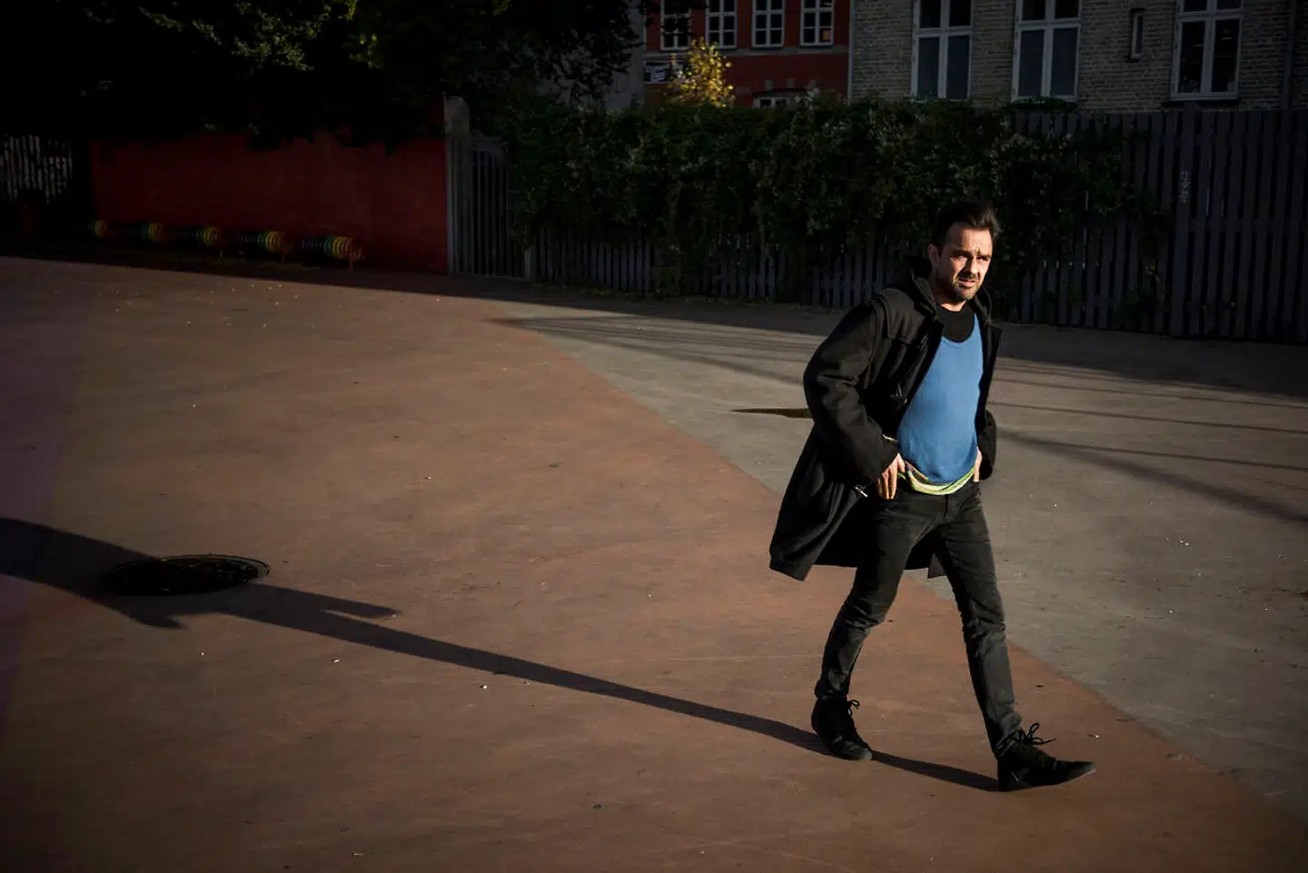 »Da jeg var 20 år gammel, skulle jeg besøge min ven Nikolaj i New Orleans i USA. Men da jeg var dernede, kørte jeg spirituskørsel og blev stoppet af politiet. Jeg blev tvunget ud af bilen med trukne pistoler og hele balladen og røg så i spjældet i New Orleans,« fortæller forfatter Hassan Preisler.