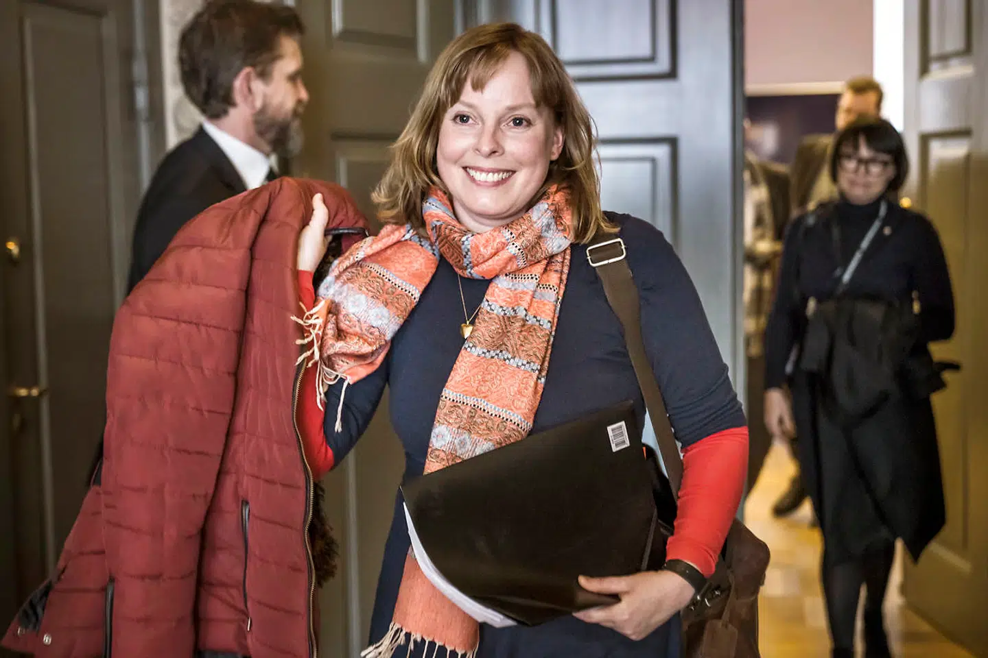 Joy Mogensen er kommet i modvind. Nu vil medlemmerne af Folketingets kulturudvalg have handling for at redde kulturlivet.