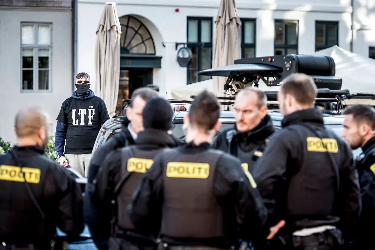Midt under coronakrisen må politet arbejde på højtryk for at stoppe nye konflikter mellem banderne. Flere af de kriminelle har relationer til de bander og grupperinger, som igen og igen har skabt uro især i København.