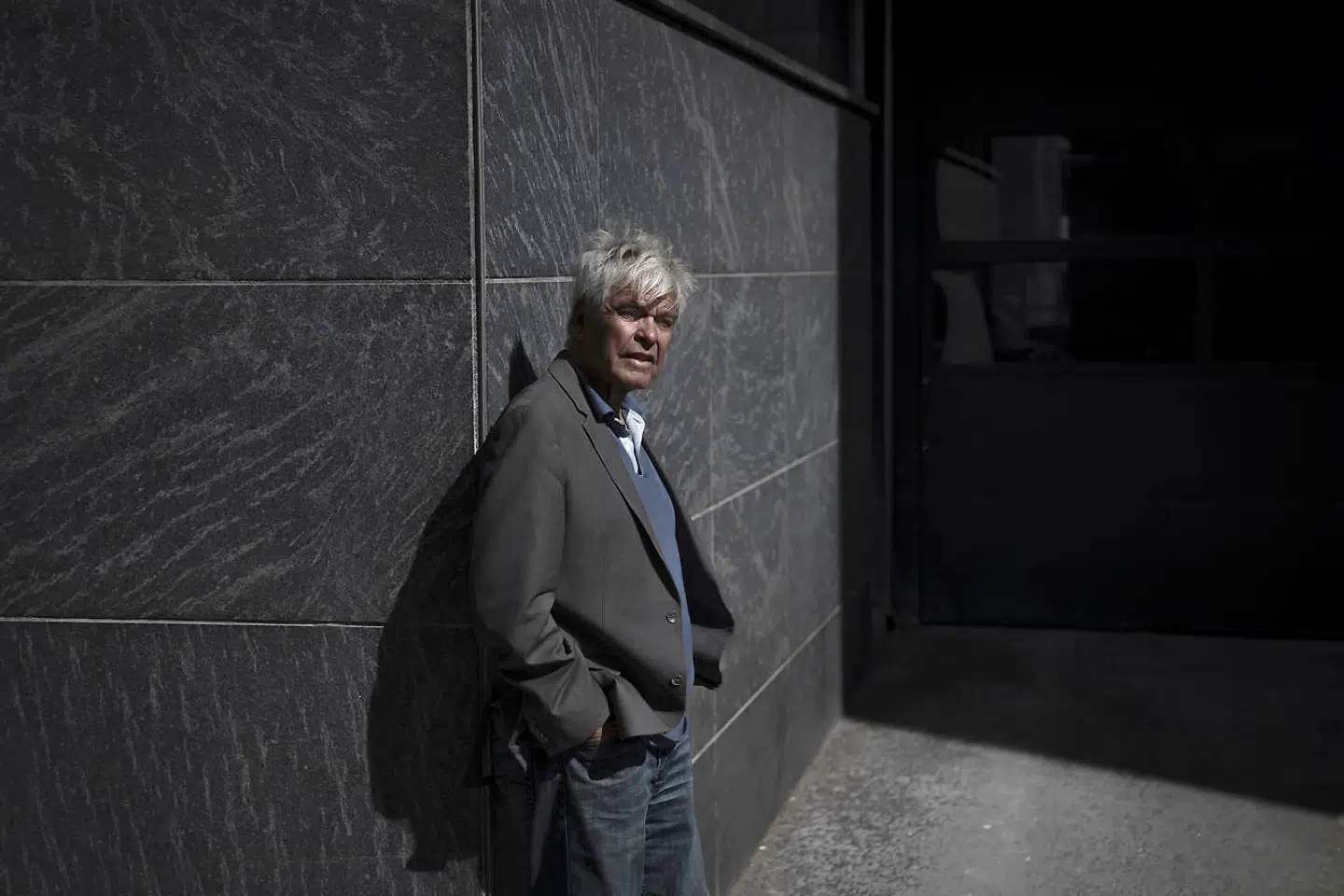 Ib Michael er eventyrets digter. Forfatter til over 30 romaner, rejseskildringer om udlængsel, mirakuløse sammentræf, digte, fremmede kulturer og civilisationer.