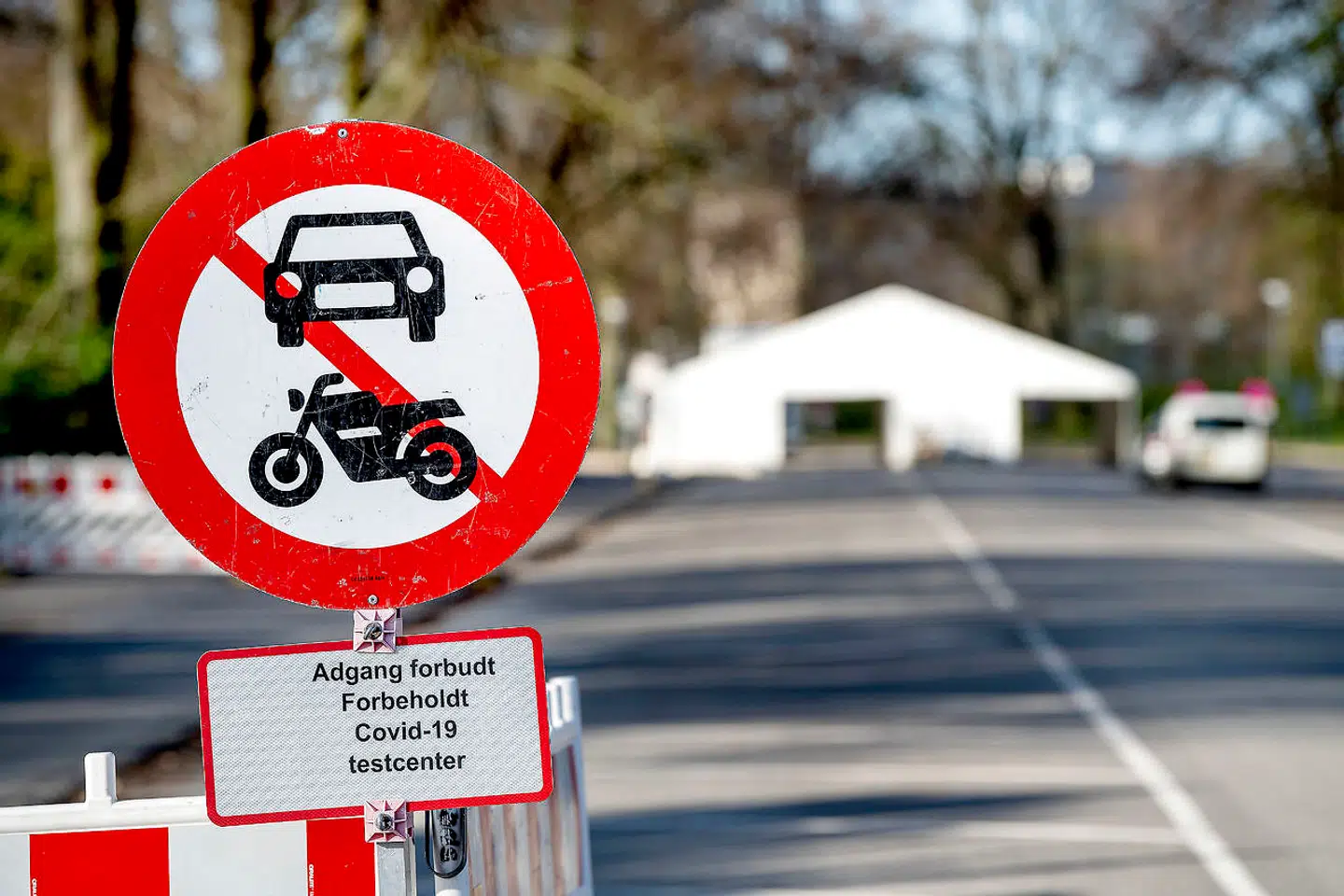 Indkørslen til testcentret i Fælledparken i København.