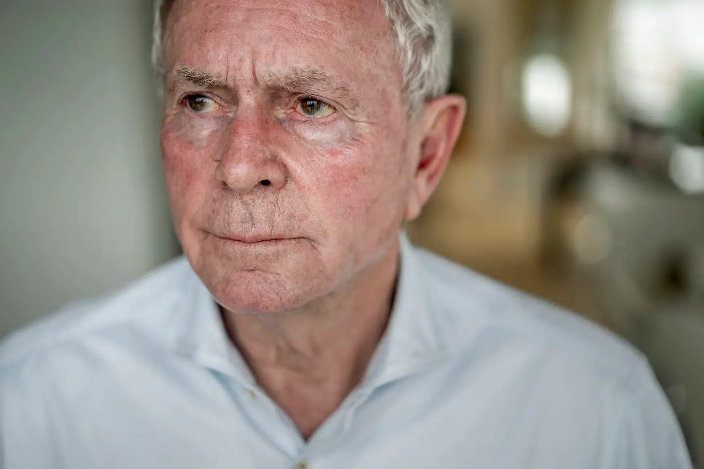 Tidligere topchef for DSV Kurt Larsen kalder det skræmmende, at ingen kender regningen for nedlukningen af Danmark. Han er frisk på at genåbne samfundet i langt højere grad.