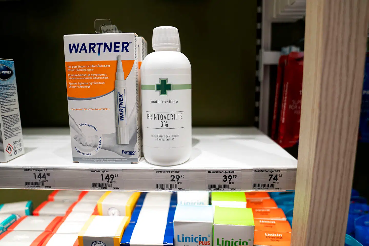 Arkivfoto: »Håndsprit er stadigvæk en mangelvare på alle apoteker, der slet ikke kan følge med efterspørgslen,« står der i en pressemeddelelse fra Danmarks Apotekerforening.
