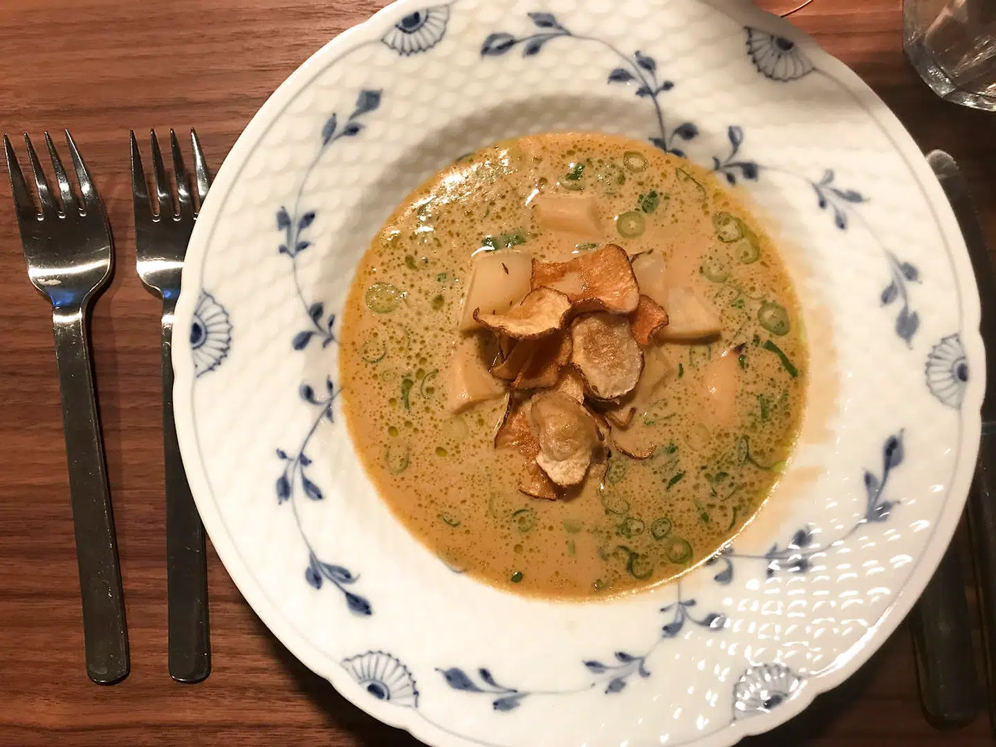 Jomfruhummerbisquen var blevet kold, men smagte godt.