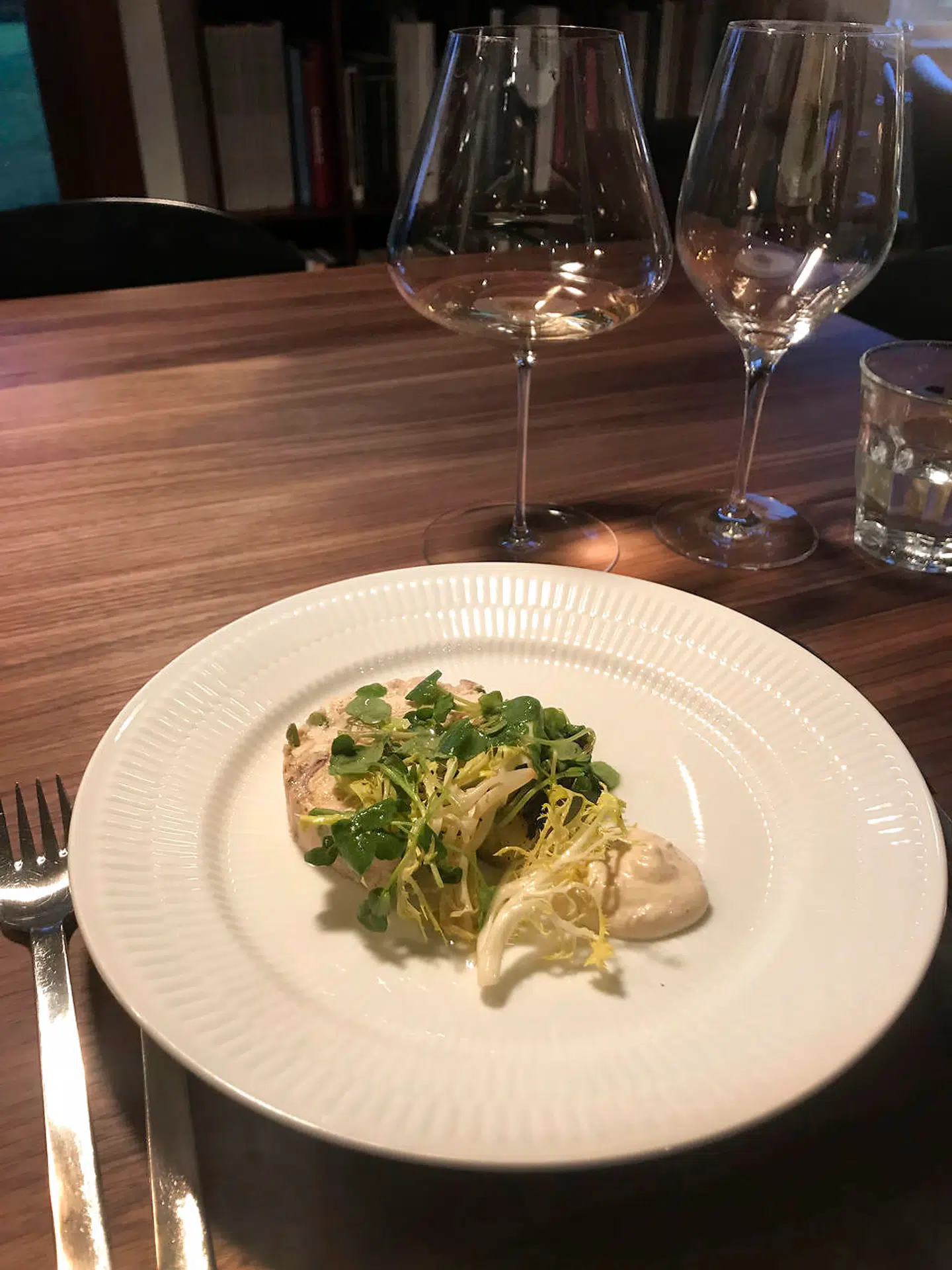 Gedigen hønseterrine med karljohan-mayo.