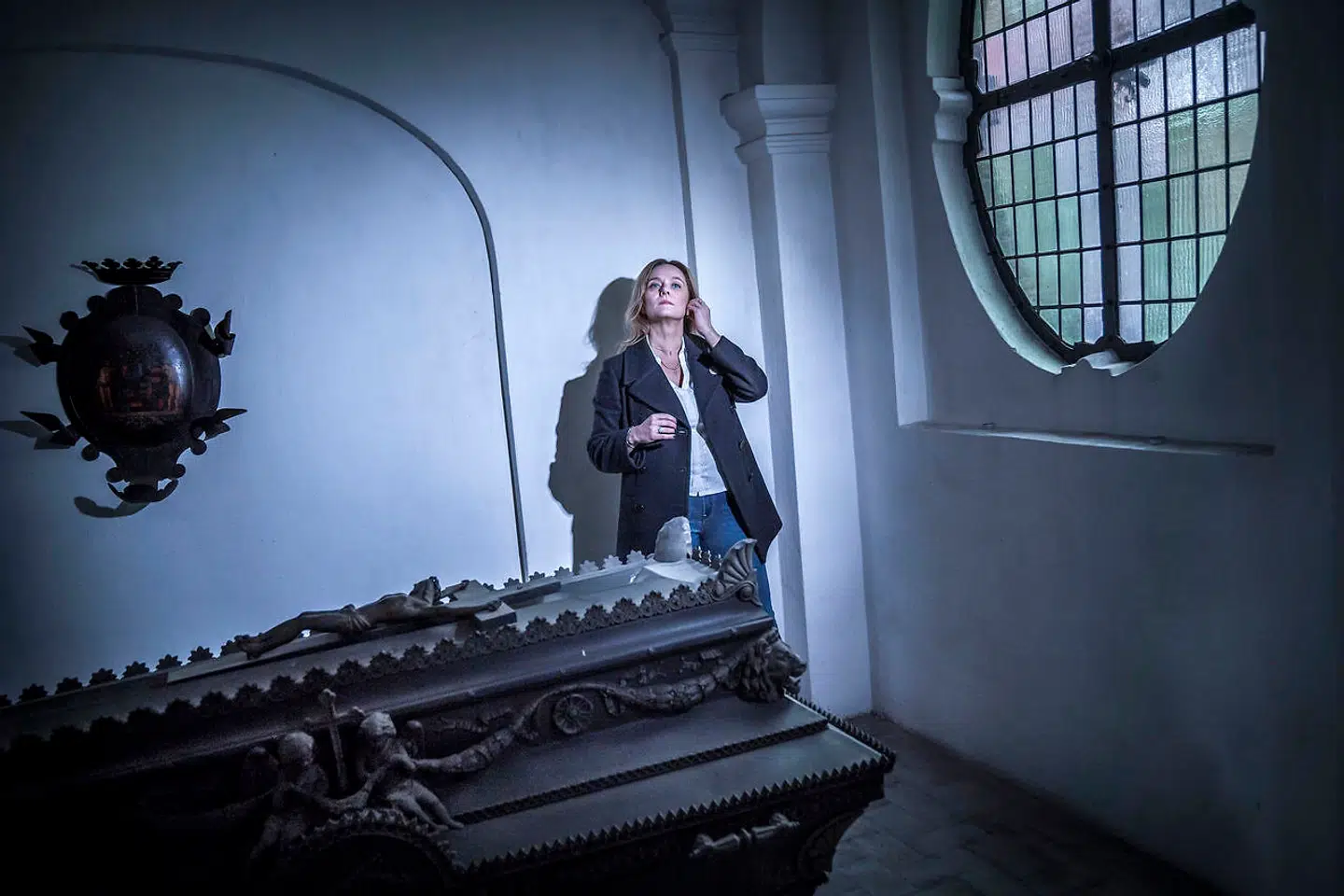 »Det der for få uger siden var et historisk kuriosum er nu blevet til en snigende frygt. Folk med masker på, som under den spanske syge, var jo primært noget man forbandt med asiatiske turister, som man samtidig opfattede som lidt skøre«, siger Maren Uthaug.