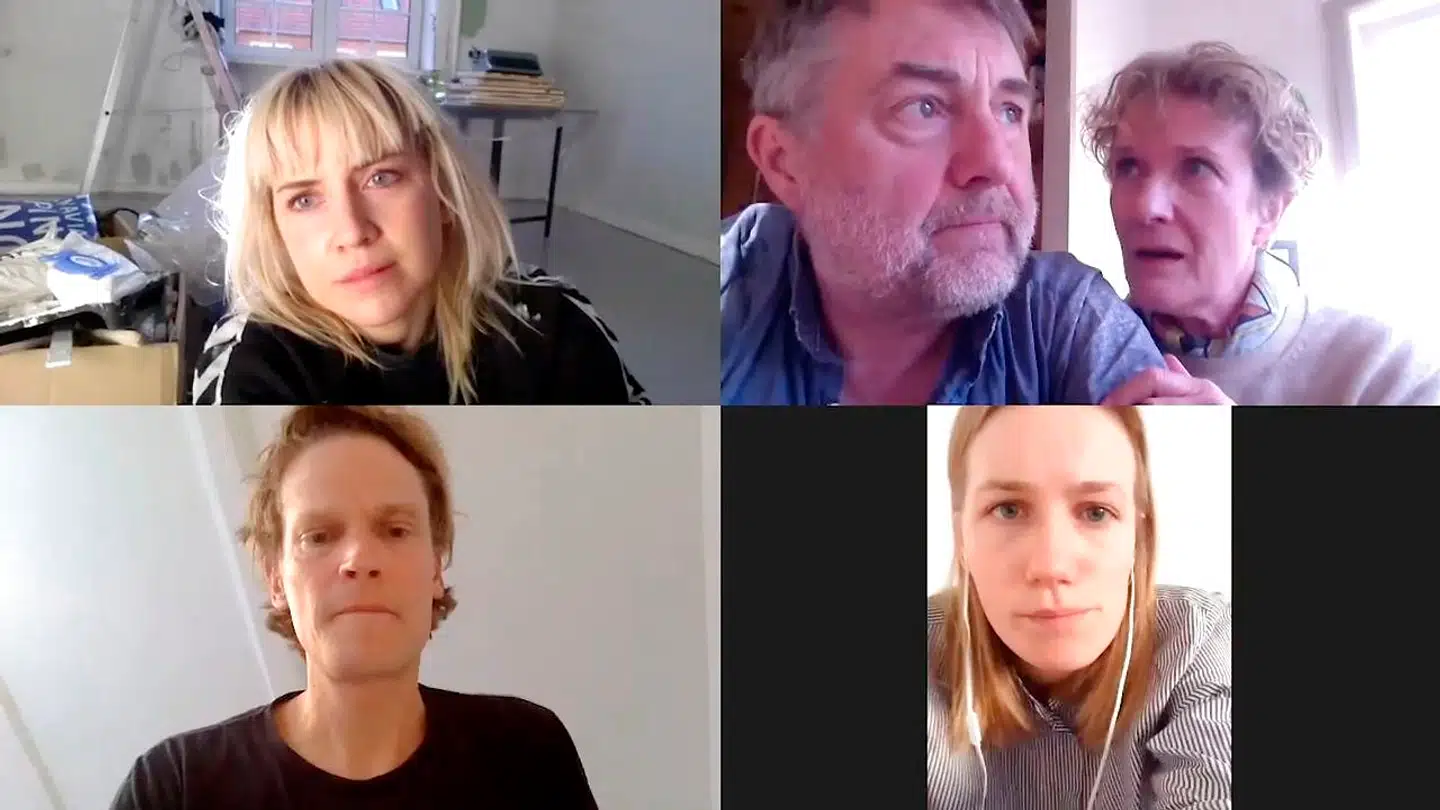 Sammen hver for sig: Sicilia Gadborg Høgh, Jens Jørn Spottag, Tammi Øst, Mikkel Arndt og Lucia Vinde Dirchsen i Det Kongelige Teaters streamingforestilling »Karantæne«