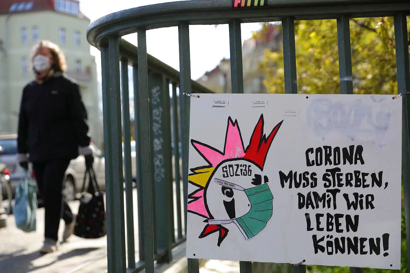 De tyske borgere har været ramt af et udbredt regelsæt for at forhindre coronavirussen i at sprede sig. Det er lykkes i et land, hvor uforholdsmæssigt få er blevet smittet, og hvor relativt få er døde.