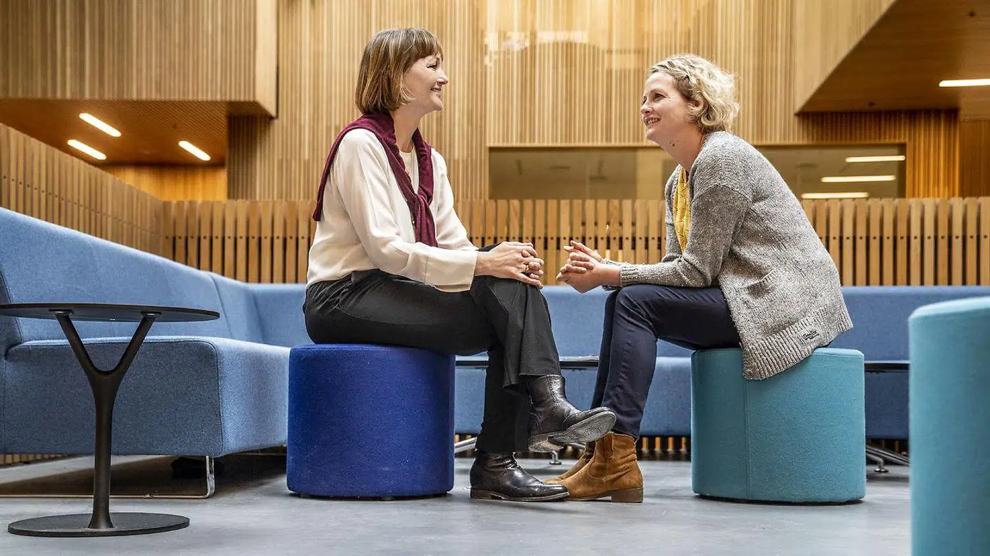 Bag det lille biotekselskab PokeAcell står søstrene Anne Reker Cordt (tv.) og Sine Reker Hadrup. De har valgt at etablere virksomhed sammen. Deres plan er at udvikle og kommericalisere ny kræftmedicin på baggrund af Sine Reker Hadrups forskning.