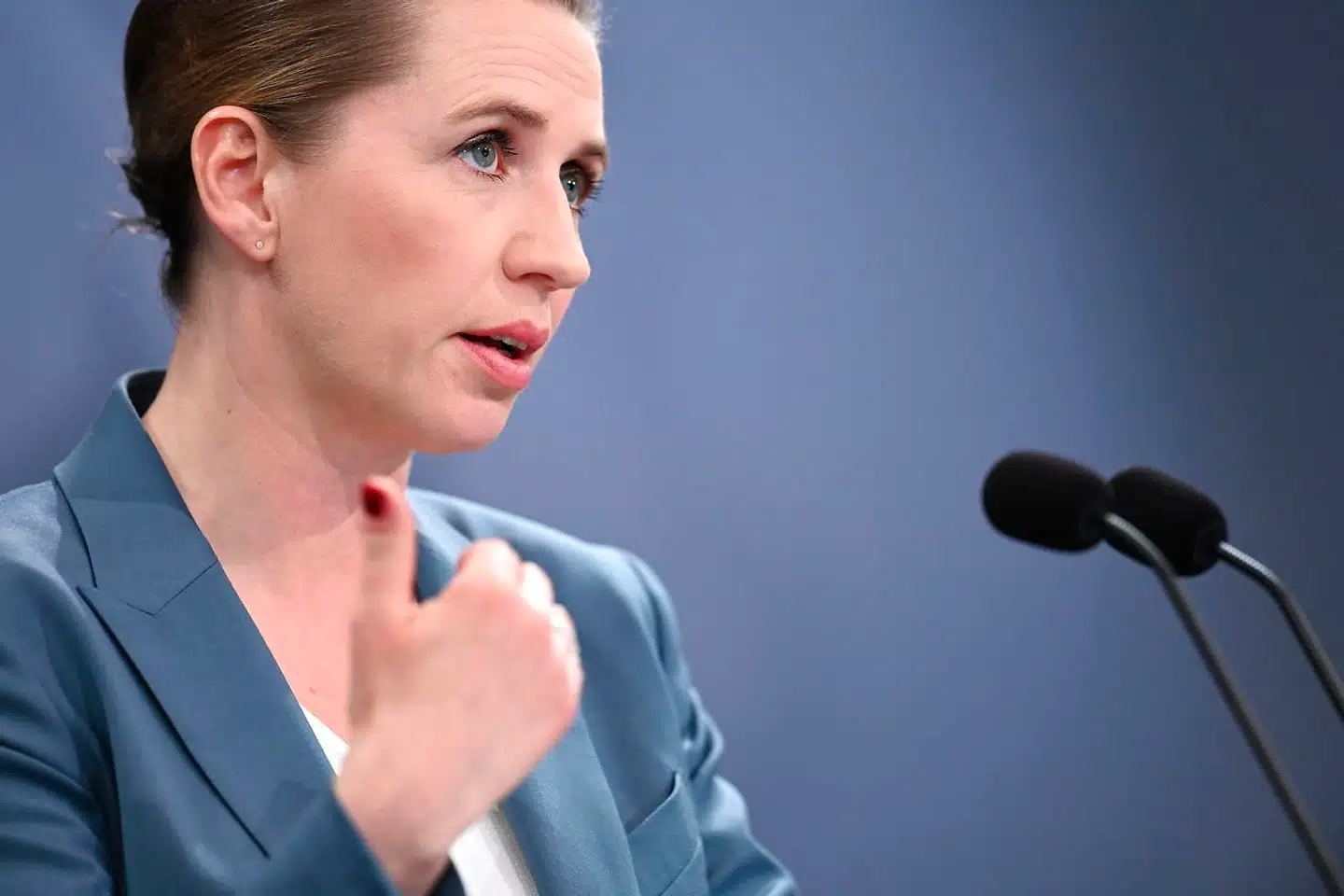 Statsminister Mette Frederiksen vil sætte yderligere fart i genåbningen af Danmark – og hun vil have de øvrige partier med til at træffe beslutningerne om, hvordan det skal ske.