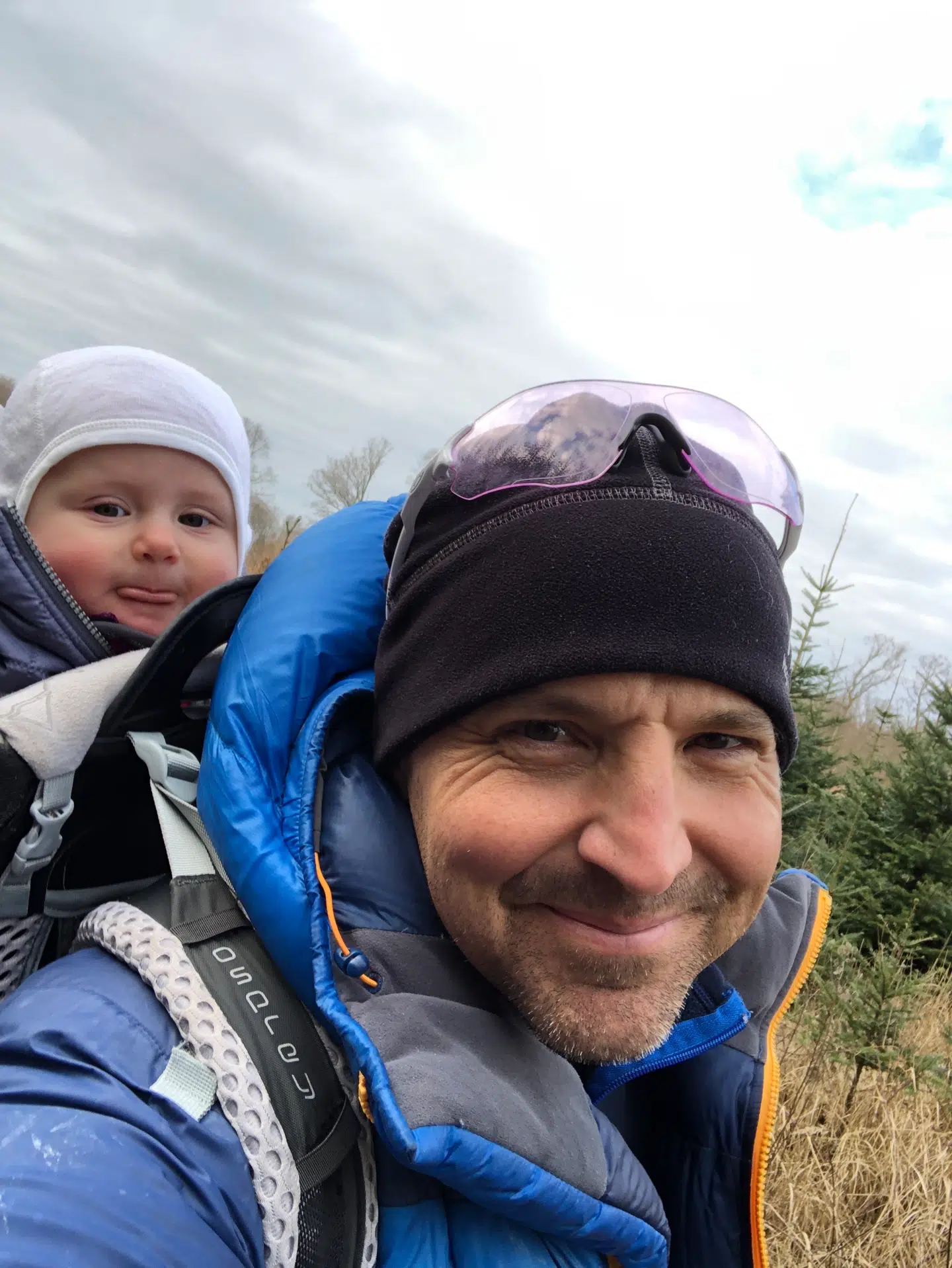 Chris MacDonald sammen med datteren Skylar: »Vi er – i hvert fald her i Danmark – opvokset i en tidslomme i menneskets lange historie, hvor vi virkelig har befundet os i æggeblommen.«