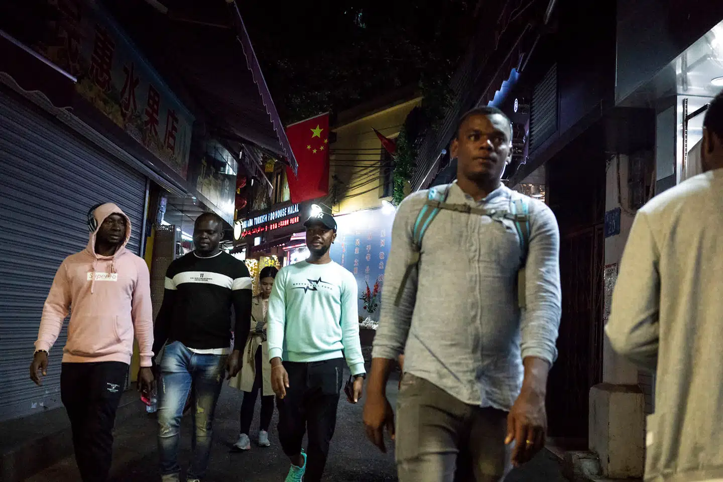 Afrikanere i Guangzhou har længe meldt om diskrimination fra politiet og myndighederne i byen. Der er ifølge dem både tale om problemer med at få tilladelser til at arbejde og hyppige ID-tjek af politiet. Billedet her er fra 1. marts 2018.