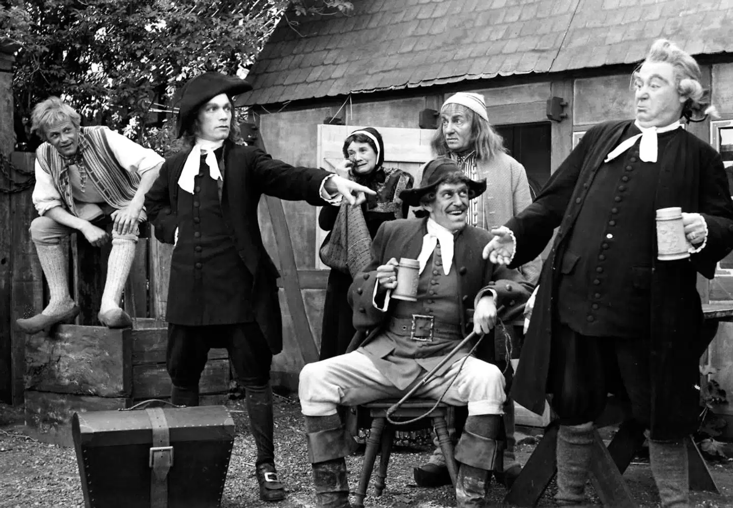 Scene fra en opførelse i Den Gamle By i Aarhus af »Erasmus Montanus« om den sofistiske stivstikker. Foto: Historisk/Scanpix