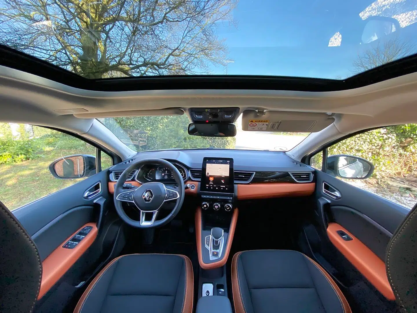 Topudstyrsversionen Intens har en forførende lækker kabine, hvor lækre materialer og godt design går hånd i hånd.