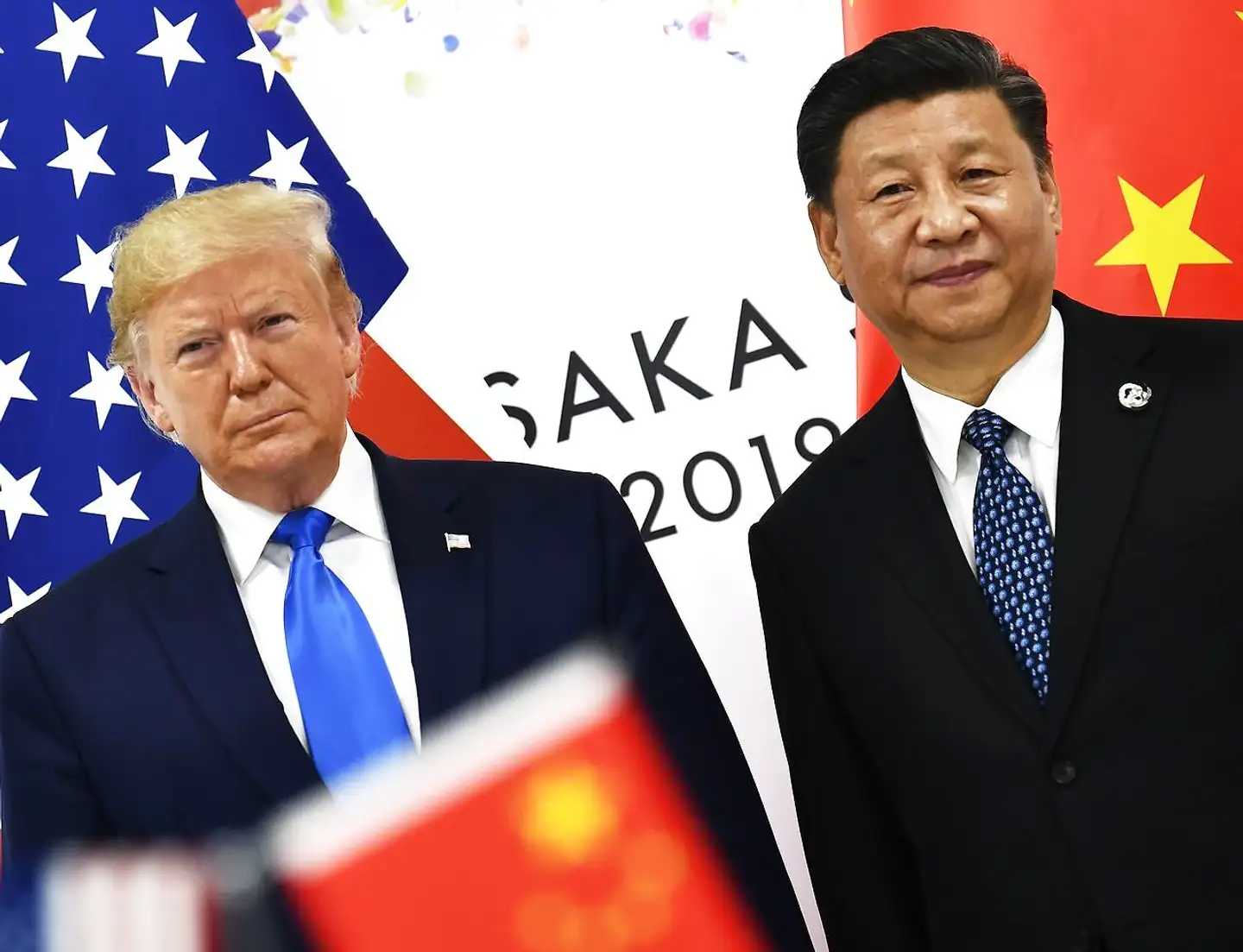 Vi kan hverken bekæmpe pandemier med »America First«-paroler eller ved at køre på frihjul i den globale økonomi, som Kina gør, skriver Pierre Collignon i denne kommentar. Her er USAs præsident, Donald Trump, og Kinas præsident, Xi Jinping, ved G20-mødet i Osaka sidste år. Foto: Ritzau Scanpix / AFP