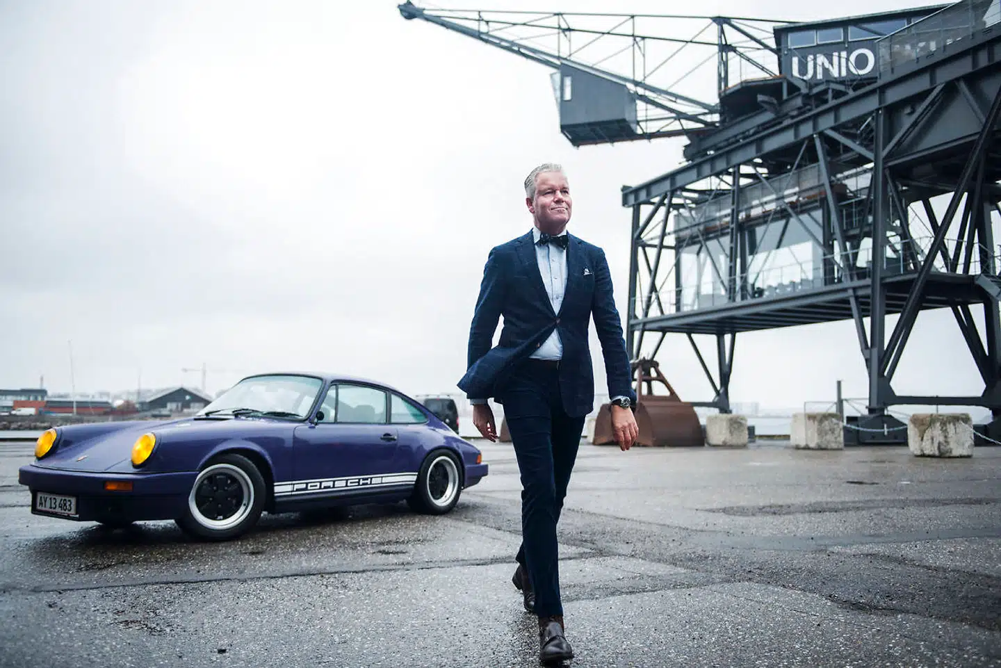 »Jeg var heldig, for mig var corona ikke meget mere end en almindelig omgang man-flu. Jeg anerkender til fulde, at der er mange, der er langt værre ramt, og forstår således, at jeg udtaler mig fra en privilegeret position, når jeg denne skønne lørdag vil causere over den allestedsnærværende dem-og-os-retorik,« skriver Mads Christensen.