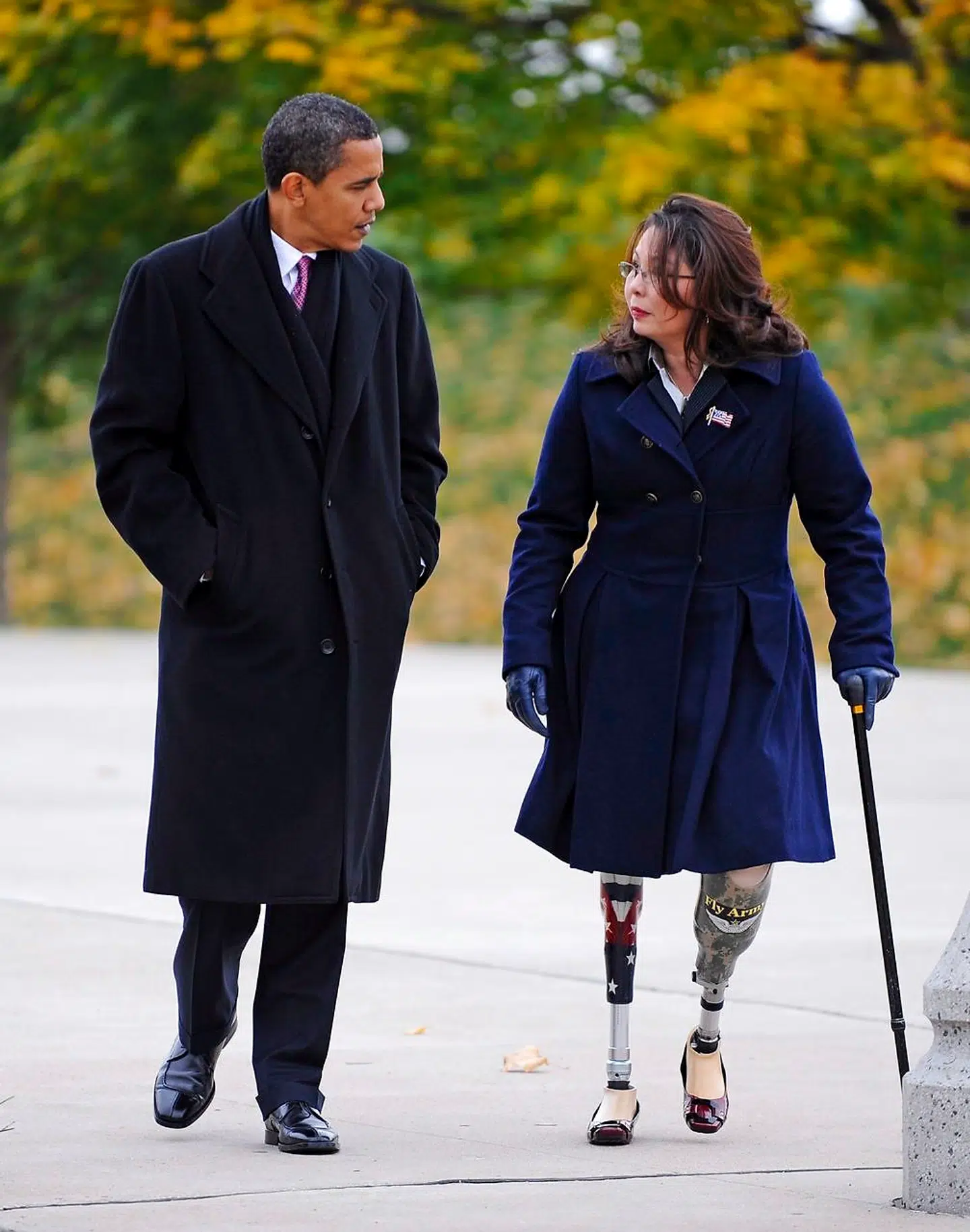 Tidligere præsident Barack Obama sammen med golfkrigsveteran Tammy Duckworth ved afholdelsen af Veteran’s Day i Chicago, Illinois.